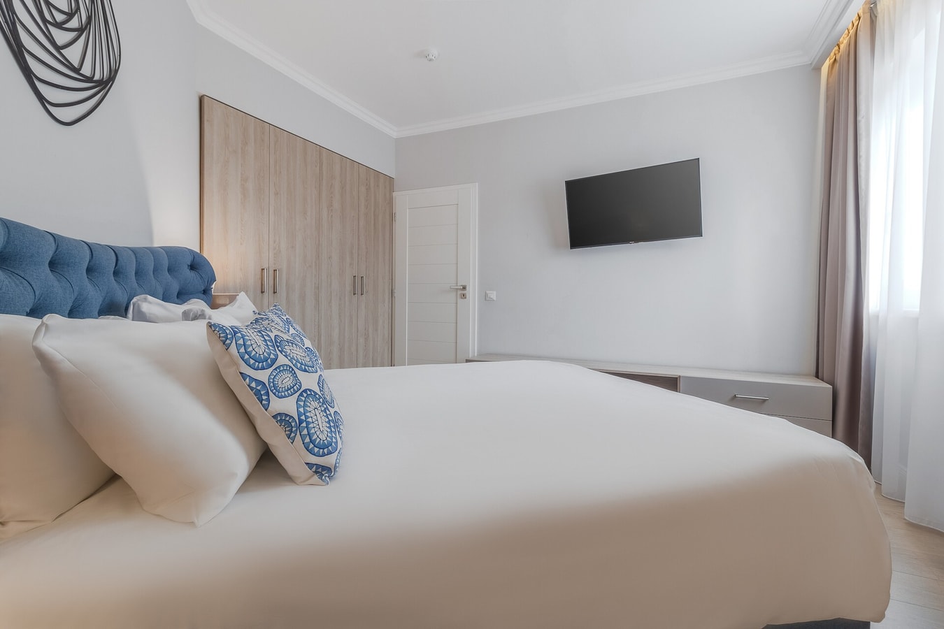 Dozsa Residence One | Stylish & Cozy Retreat 13 FlatWhite Properties