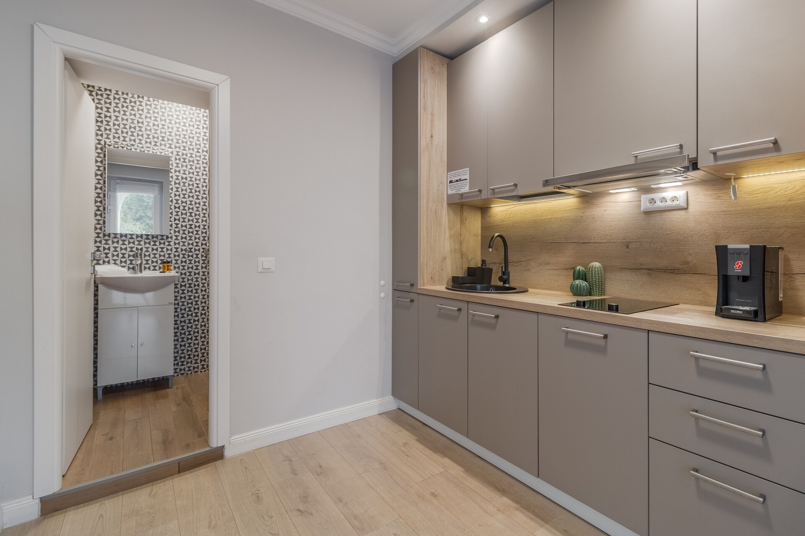 Dozsa Residence Three, split level apartment 11 FlatWhite Properties