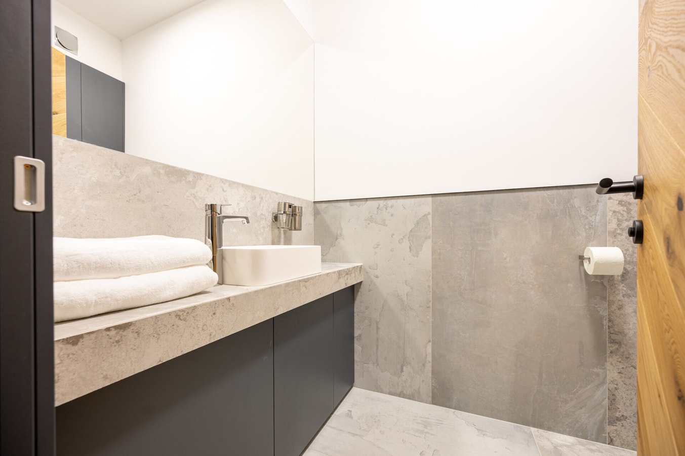 Calvin Four 8 FlatWhite Properties