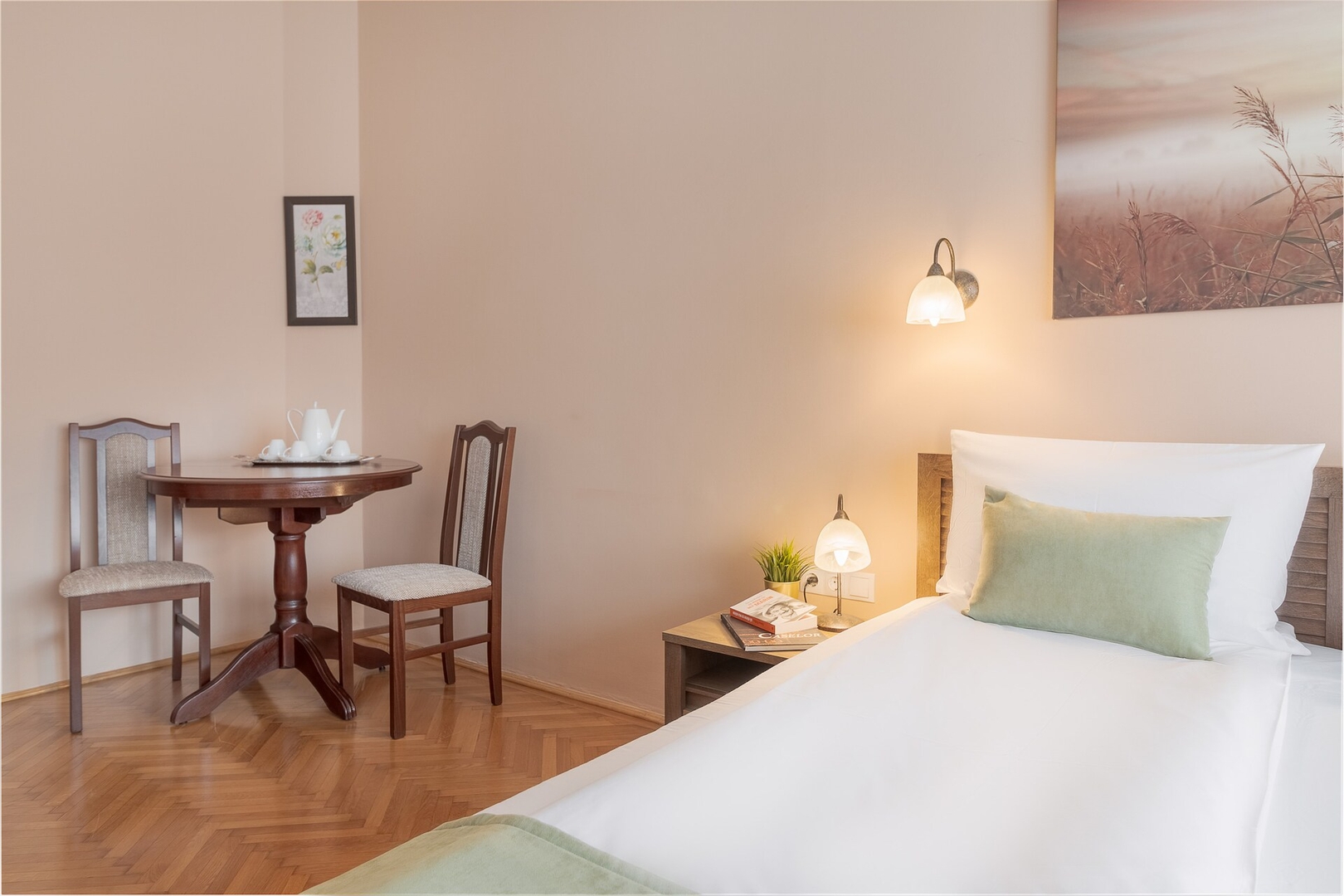Il Teatro 8 FlatWhite Properties