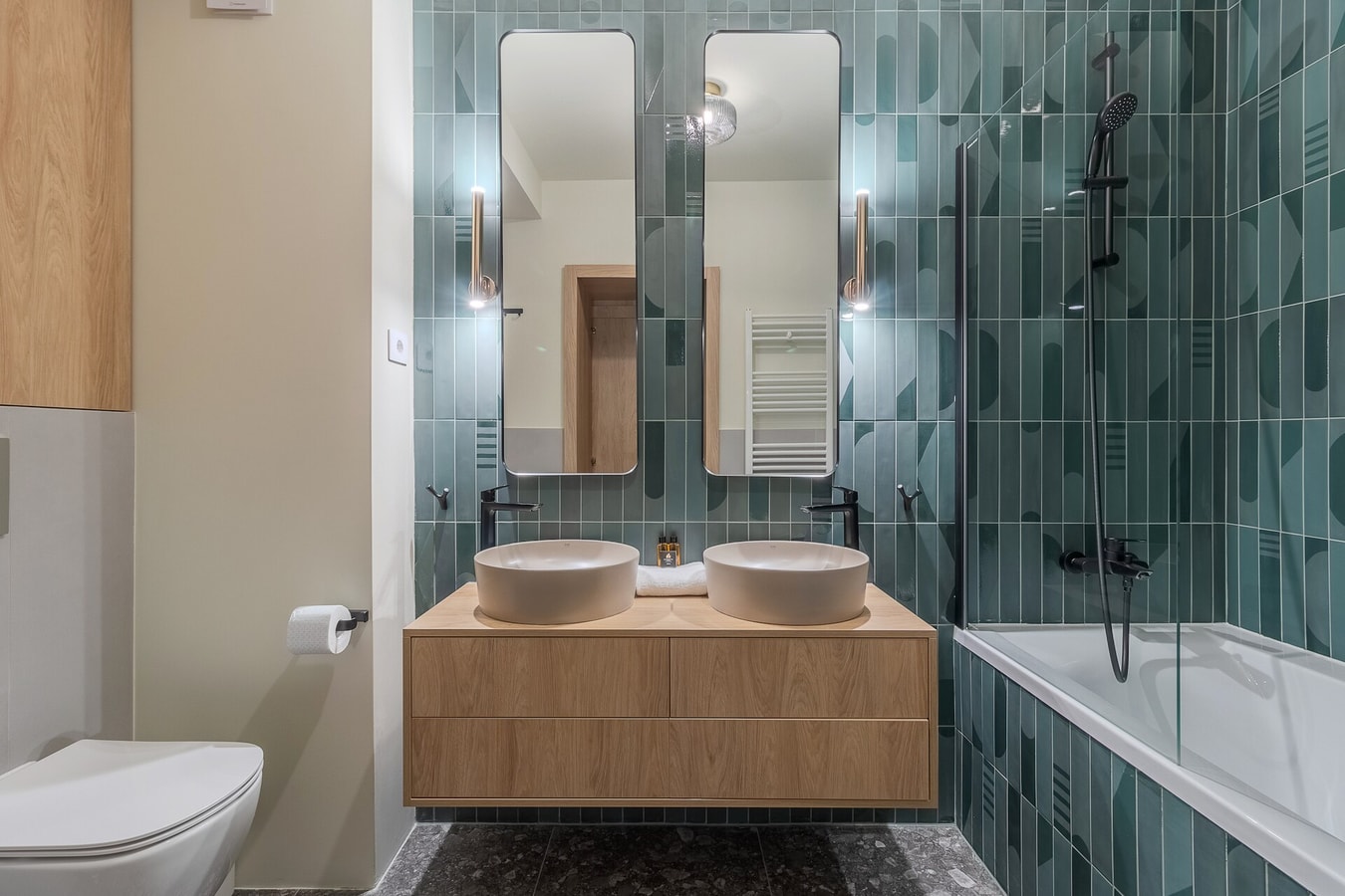 The Abstract 18 FlatWhite Properties