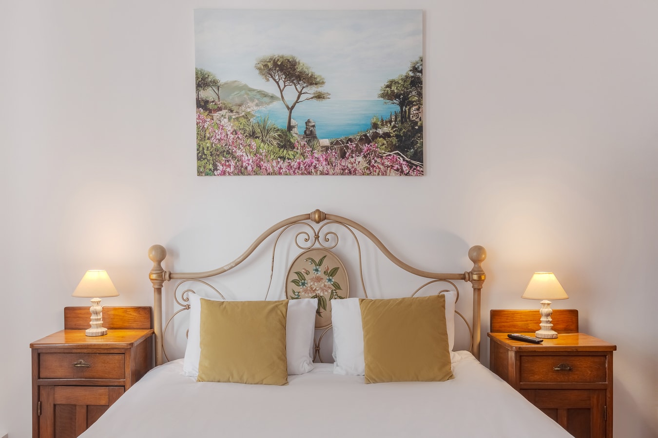 Casa Bella (entire villa) 8 FlatWhite Properties