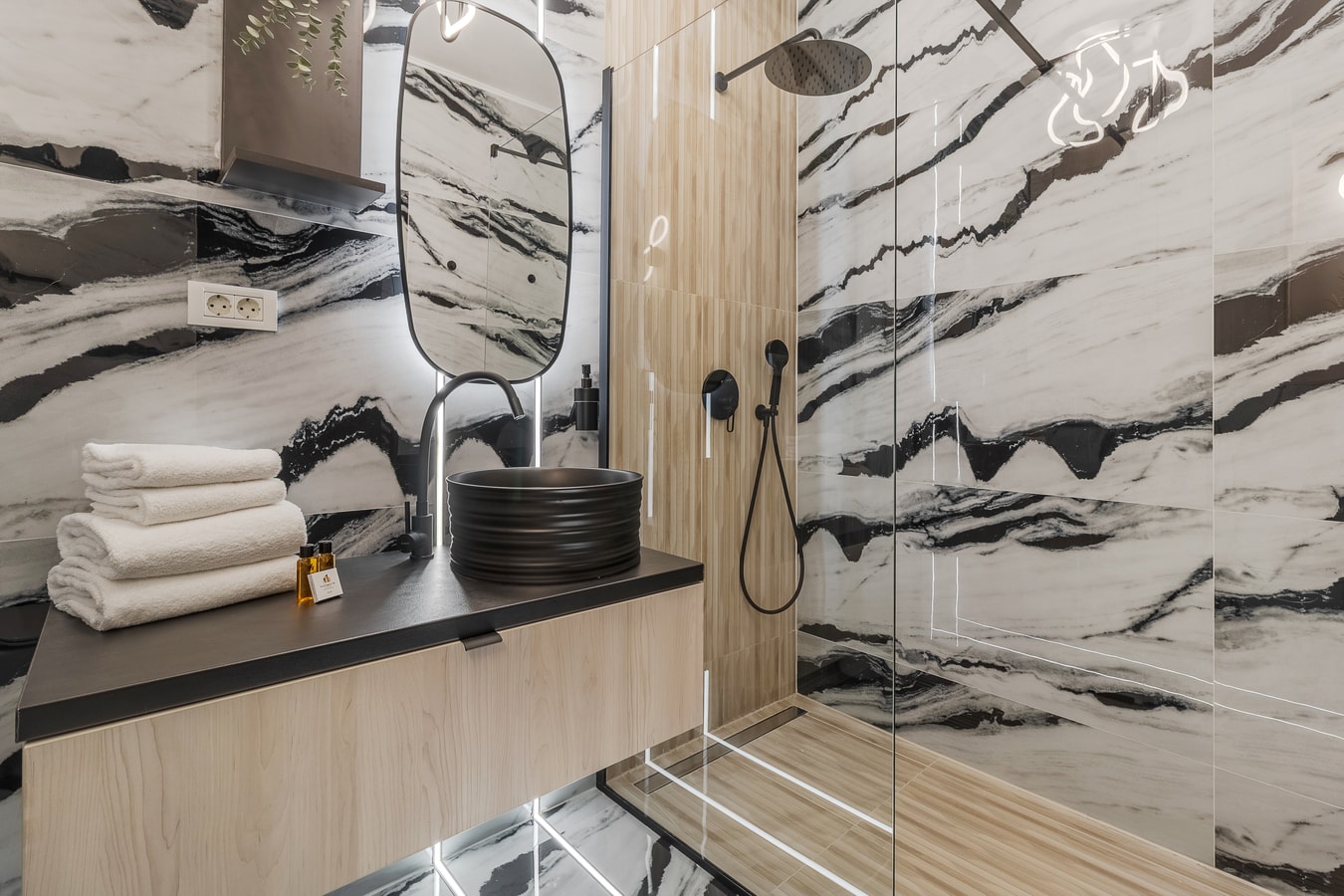 Lumiere Black 9 FlatWhite Properties