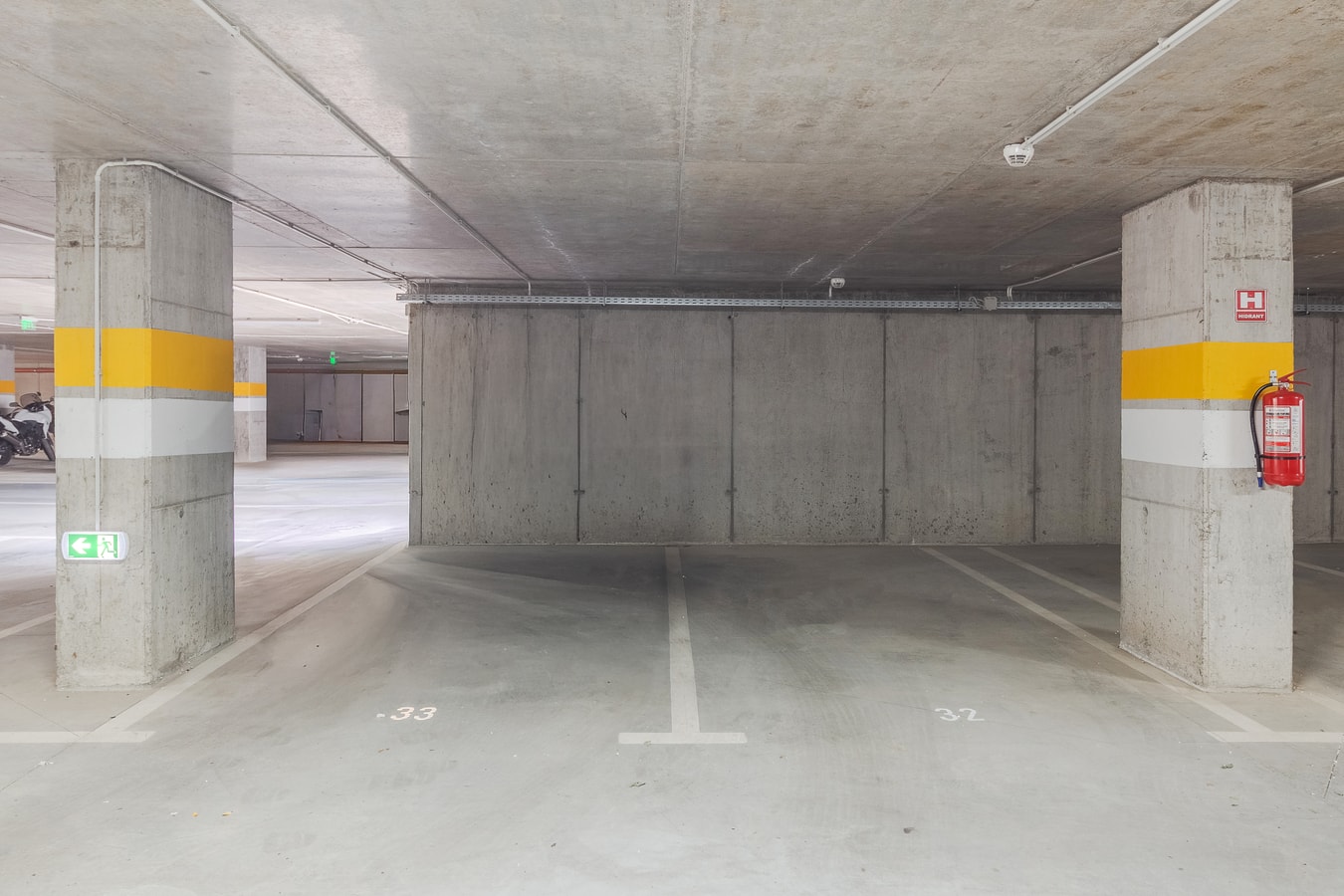 Lumiere Black 17 FlatWhite Properties