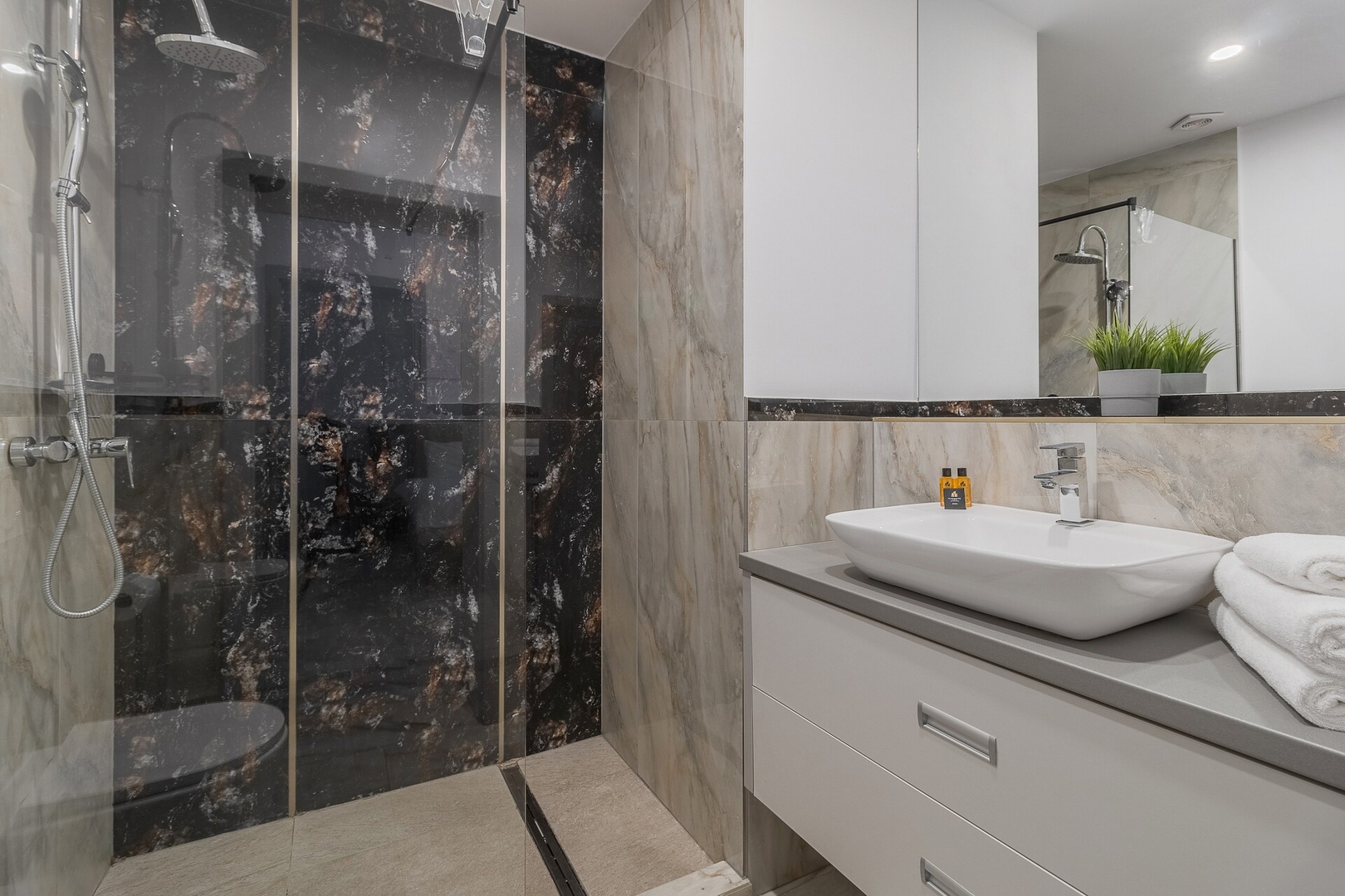 Marble Flat 20 FlatWhite Properties