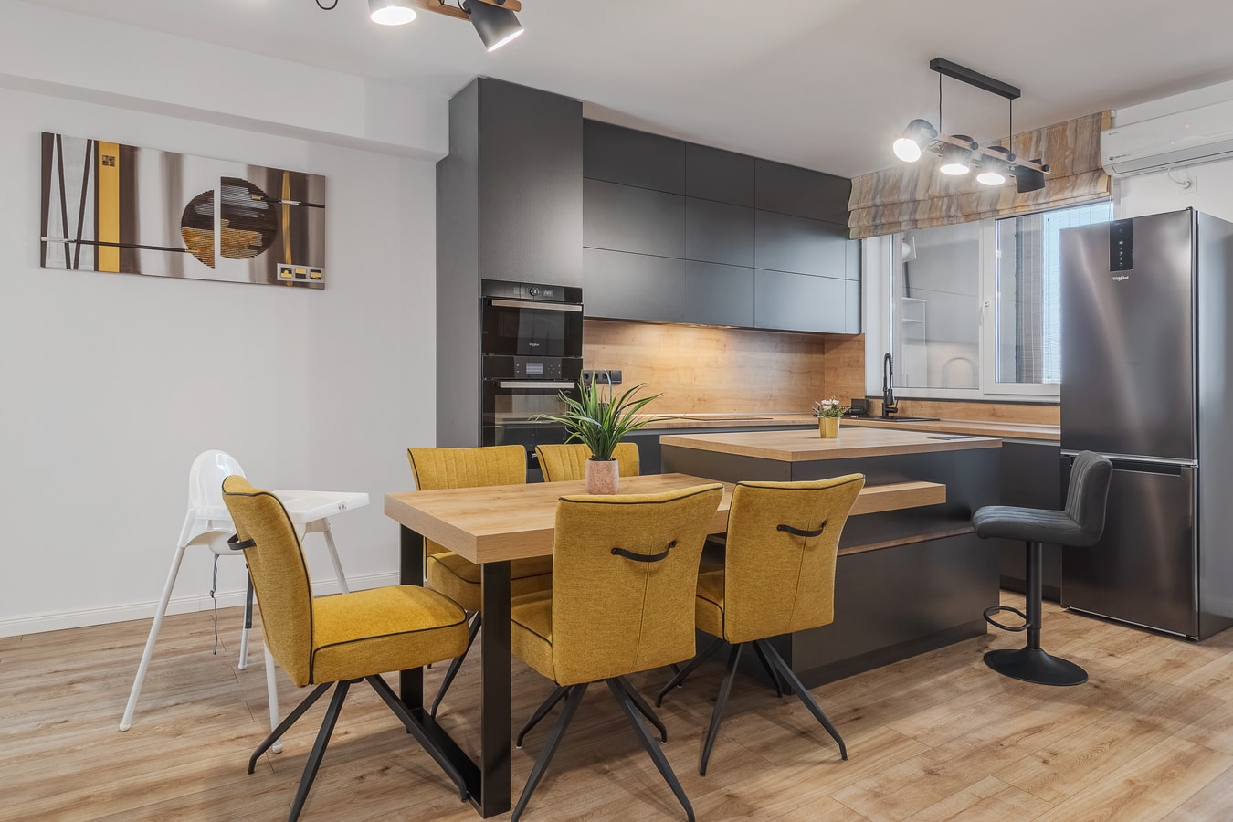 Yellow Flat 6 FlatWhite Properties