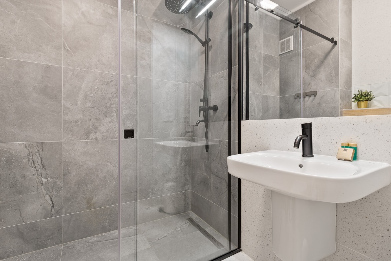 Papaya Studio 7 FlatWhite Properties