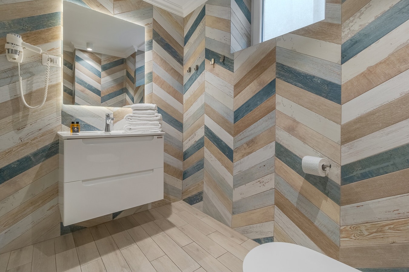 Dozsa Residence Six with private parking 15 FlatWhite Properties