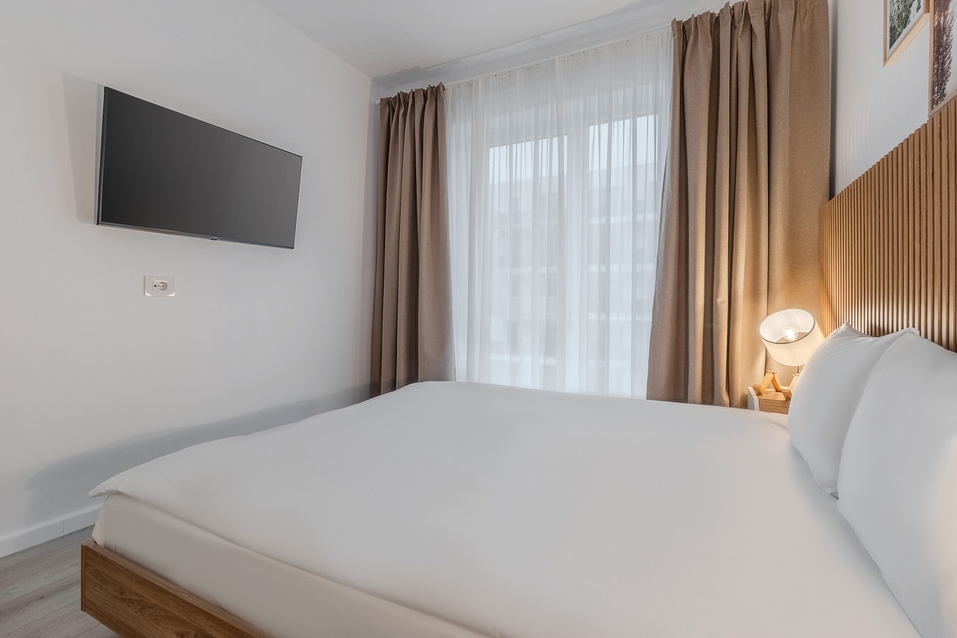 Arena Vista 17 FlatWhite Properties