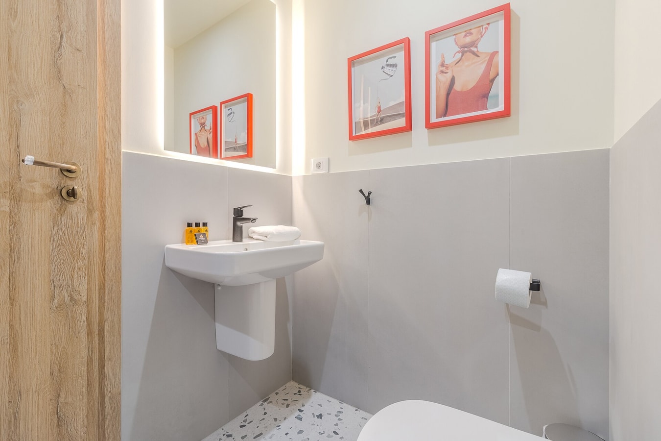 The Abstract 10 FlatWhite Properties