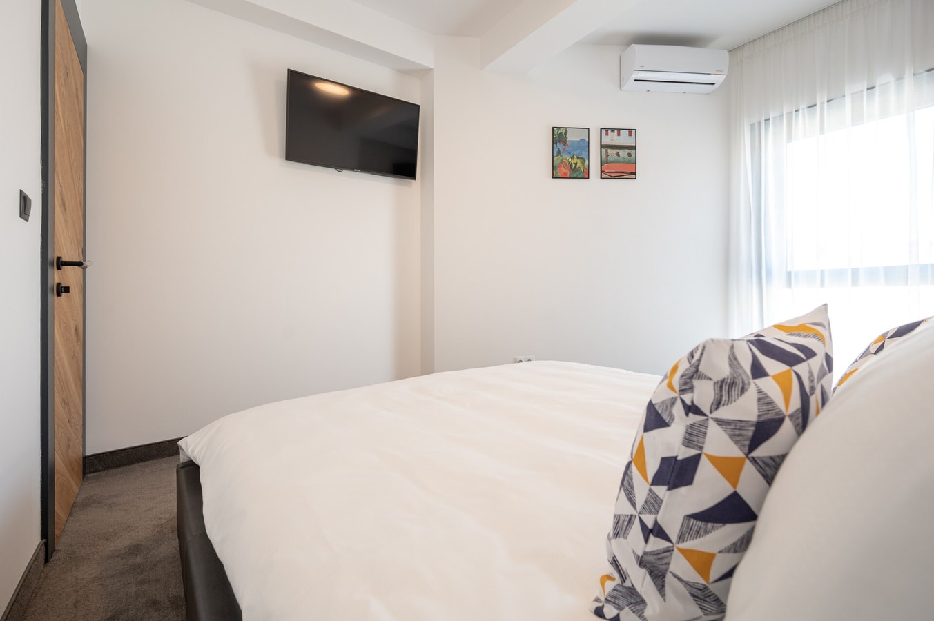 Calvin Four 6 FlatWhite Properties