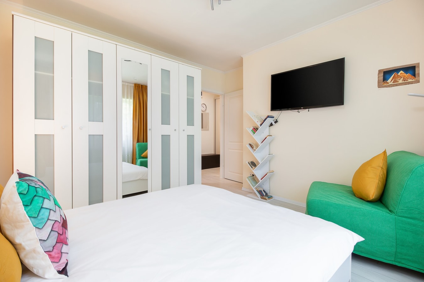 Sovata Studio 5 FlatWhite Properties