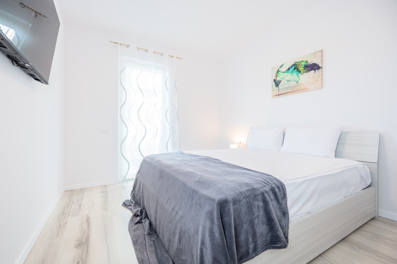 West Flat 7 FlatWhite Properties