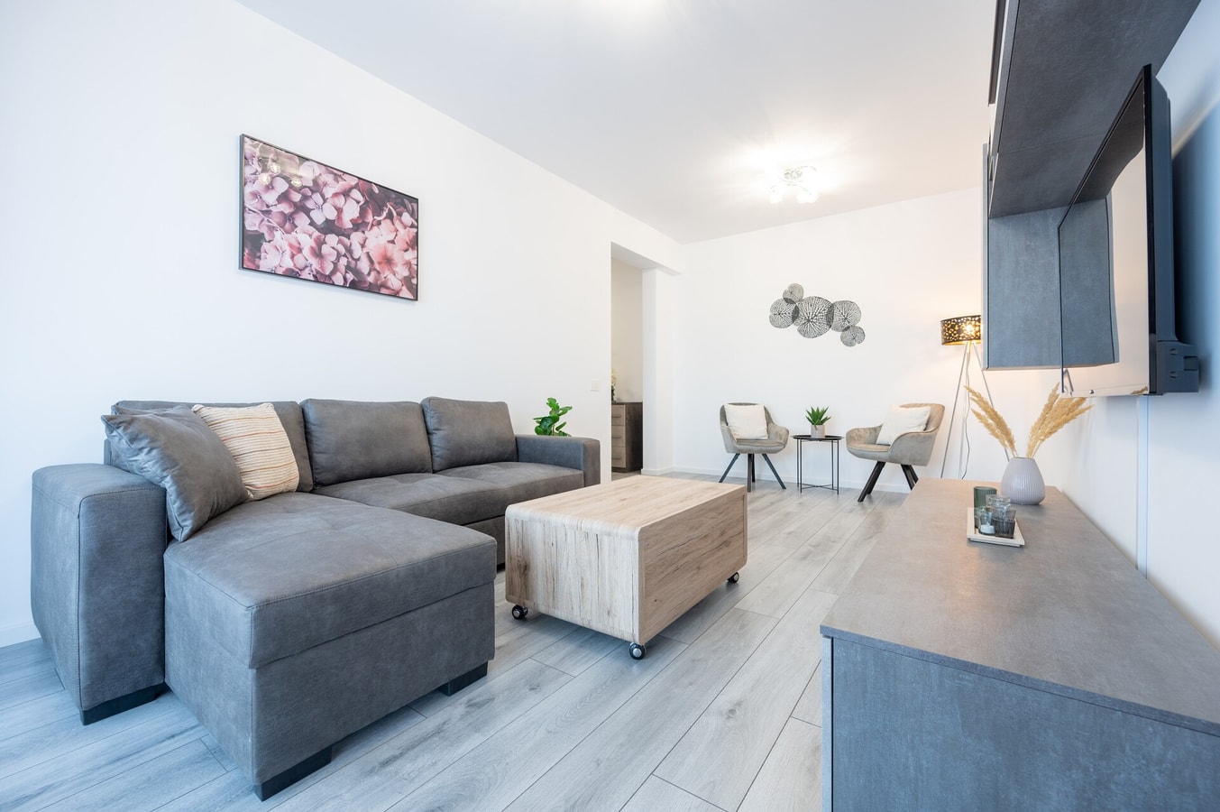 Grey 704, apartment with balcony 9 FlatWhite Properties