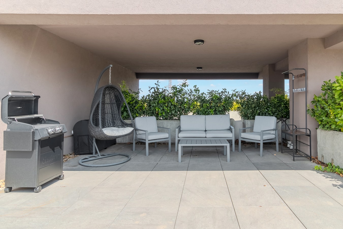 Skyline Retreat 18 FlatWhite Properties