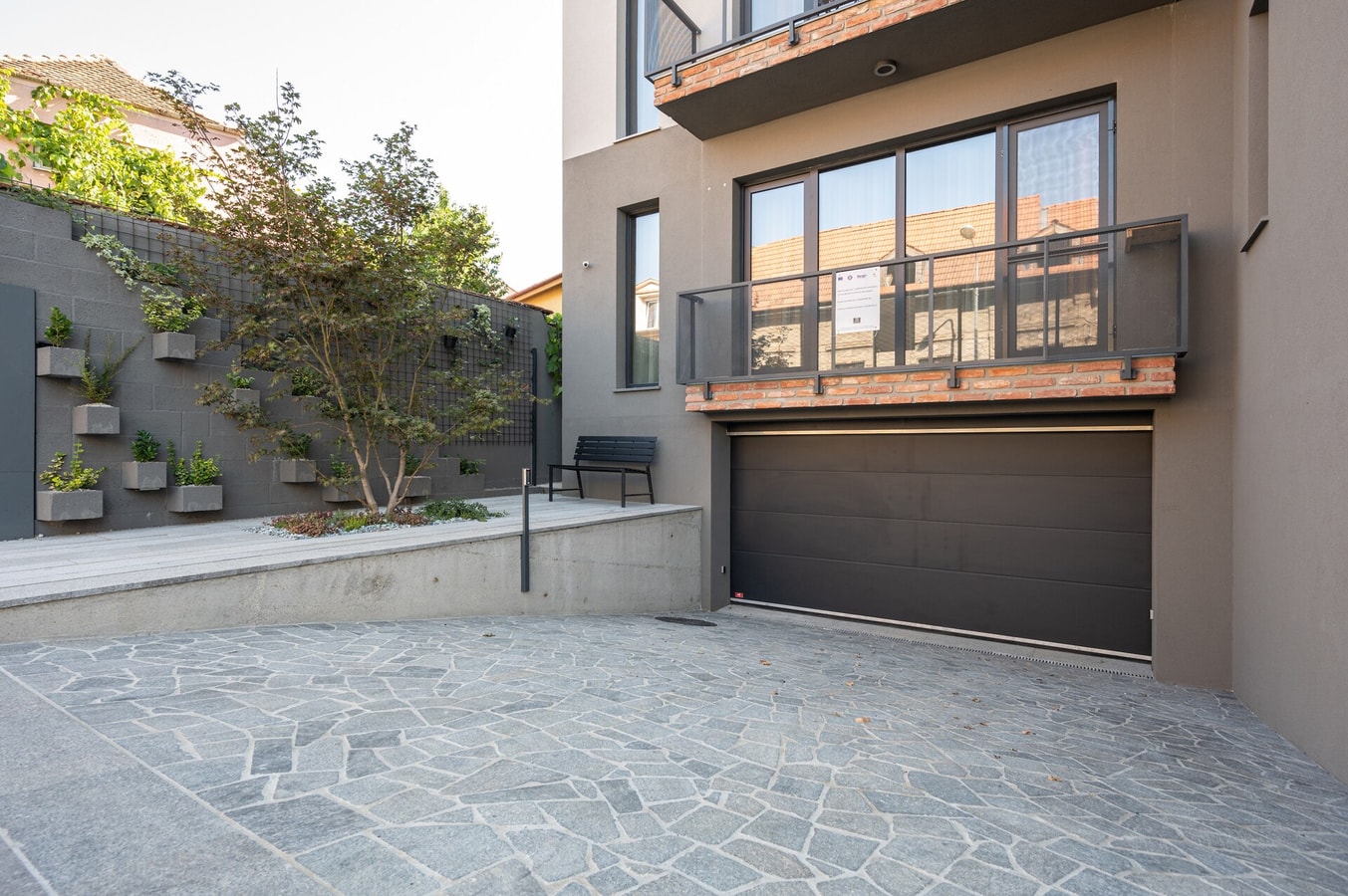 Calvin Four 17 FlatWhite Properties