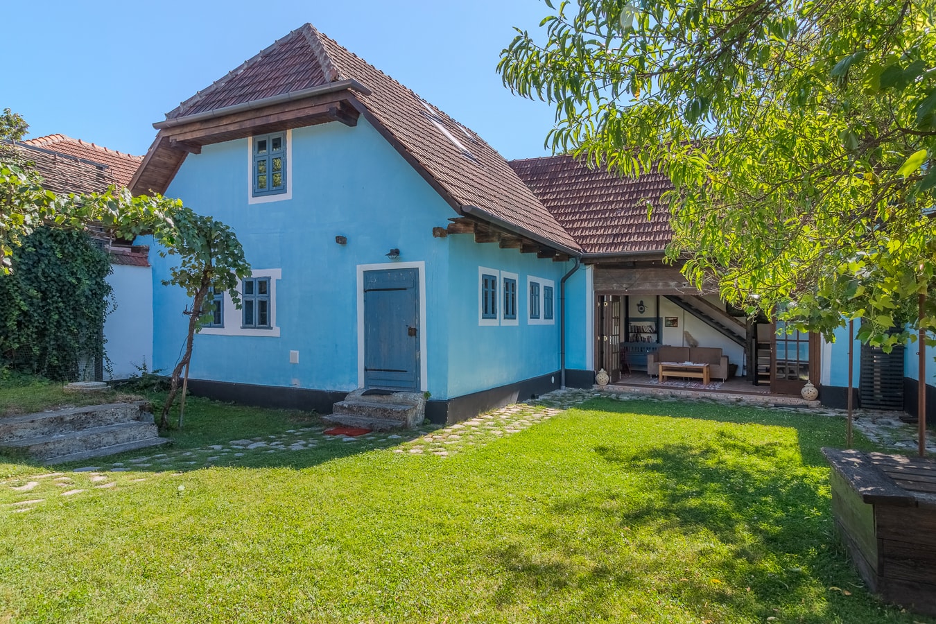 Casa Veche Leheceni (8-Room Country House) 65 FlatWhite Properties