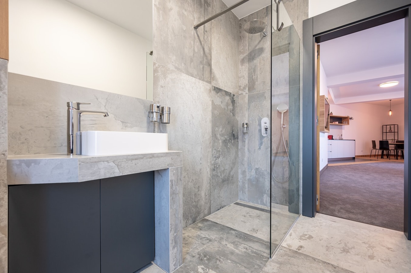 Calvin Six 6 FlatWhite Properties