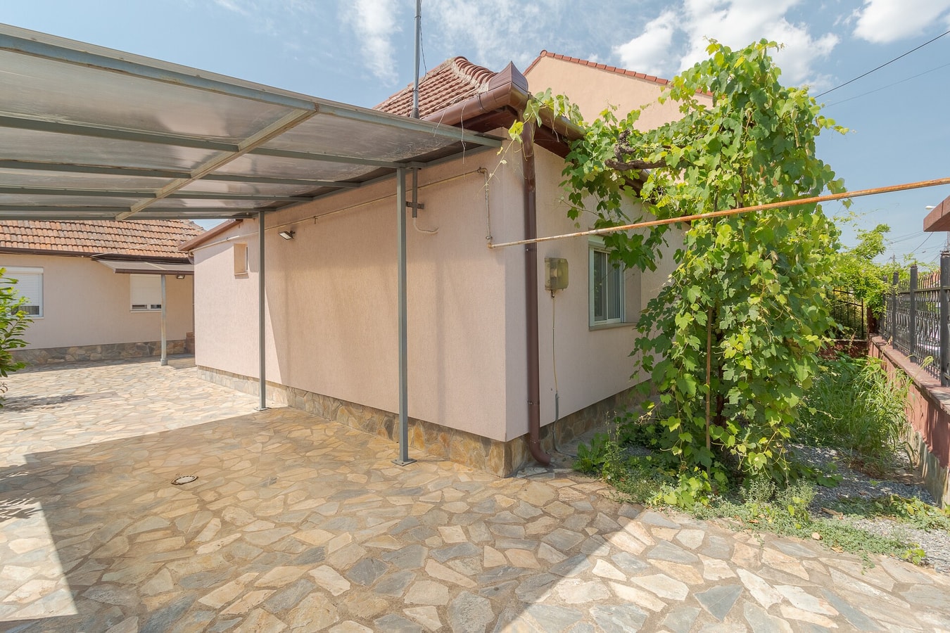 Salca Home 24 FlatWhite Properties