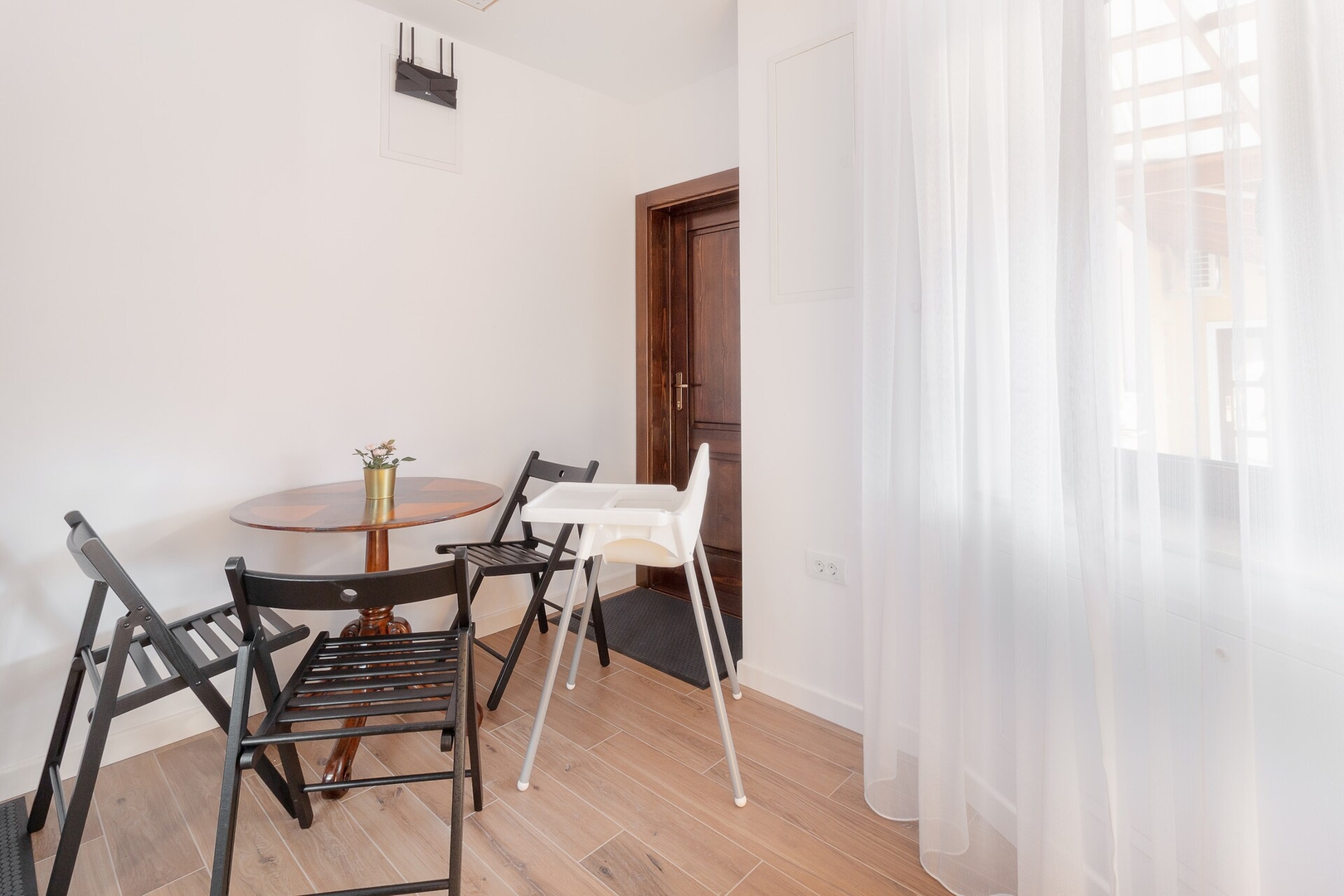 Thermalis Groove House - 4 bedroom 5 FlatWhite Properties
