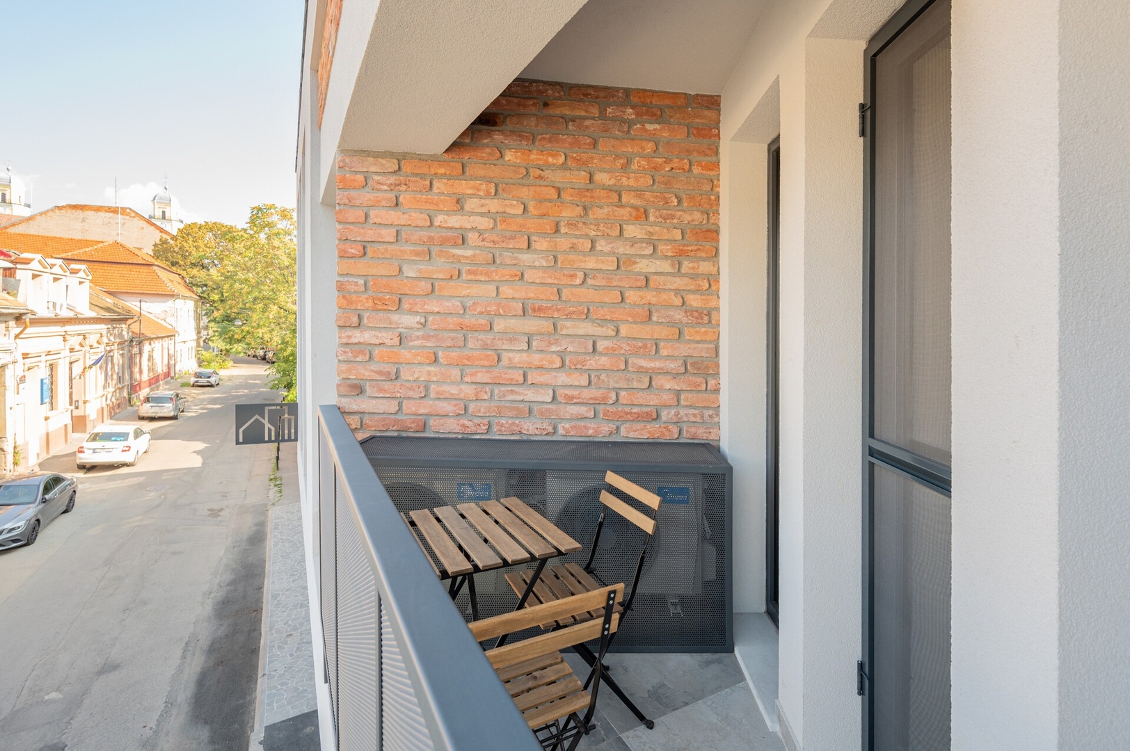 Calvin Four 9 FlatWhite Properties