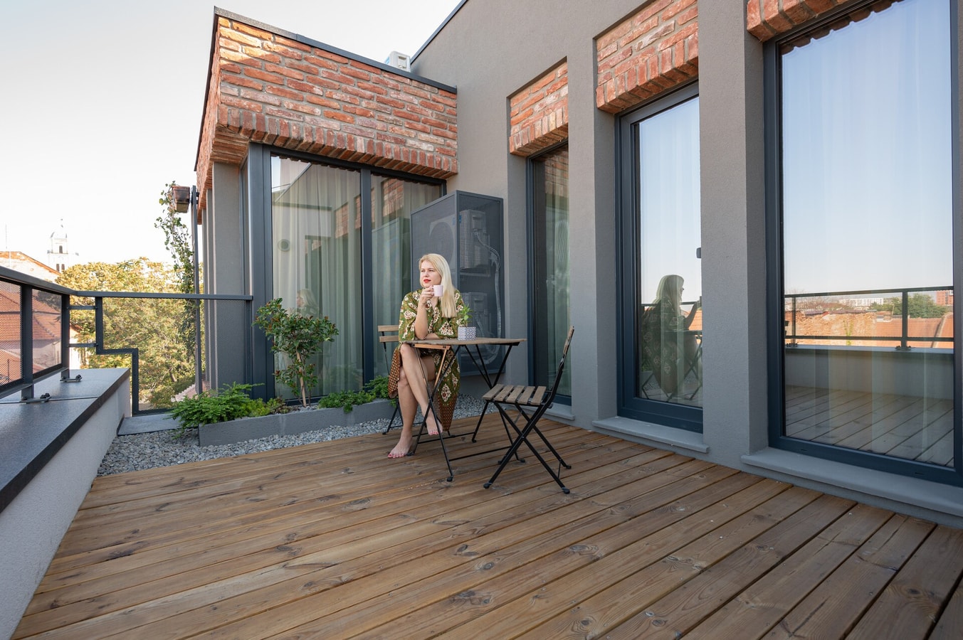 Calvin Six 11 FlatWhite Properties