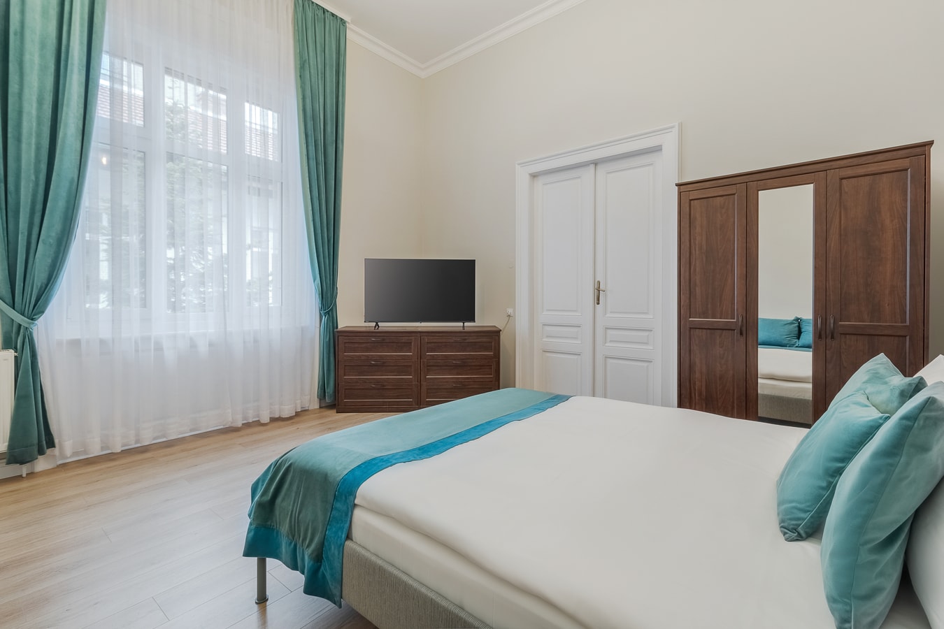 Pedestrian Bliss 10 FlatWhite Properties