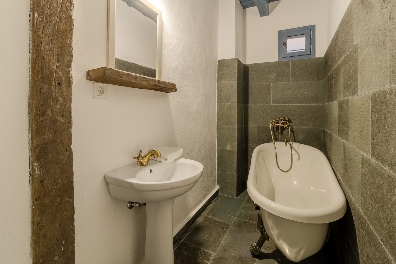 Casa Veche Leheceni (8-Room Country House) 20 FlatWhite Properties