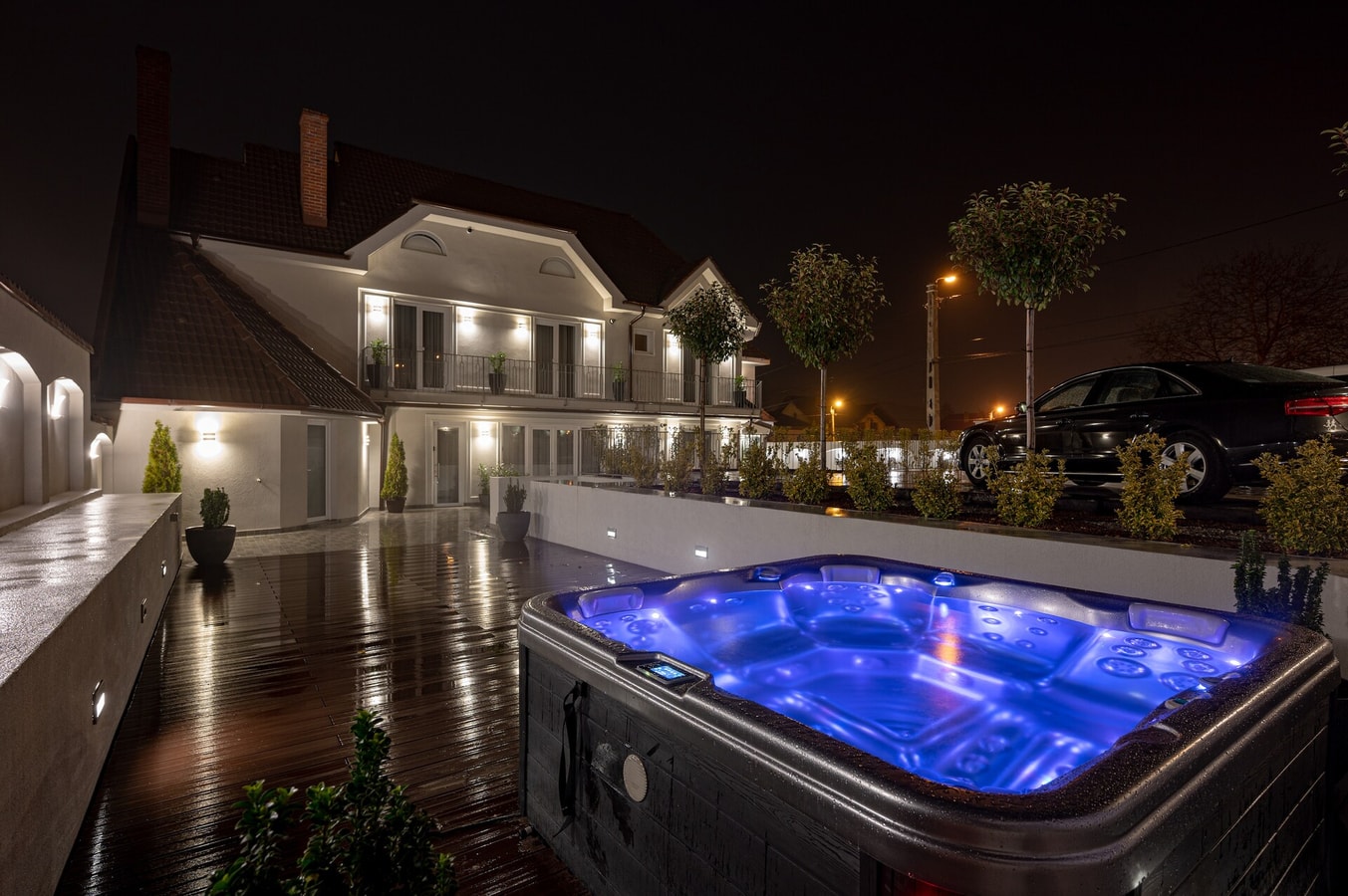 Dozsa Residence Five with shared jacuzzi 24 FlatWhite Properties