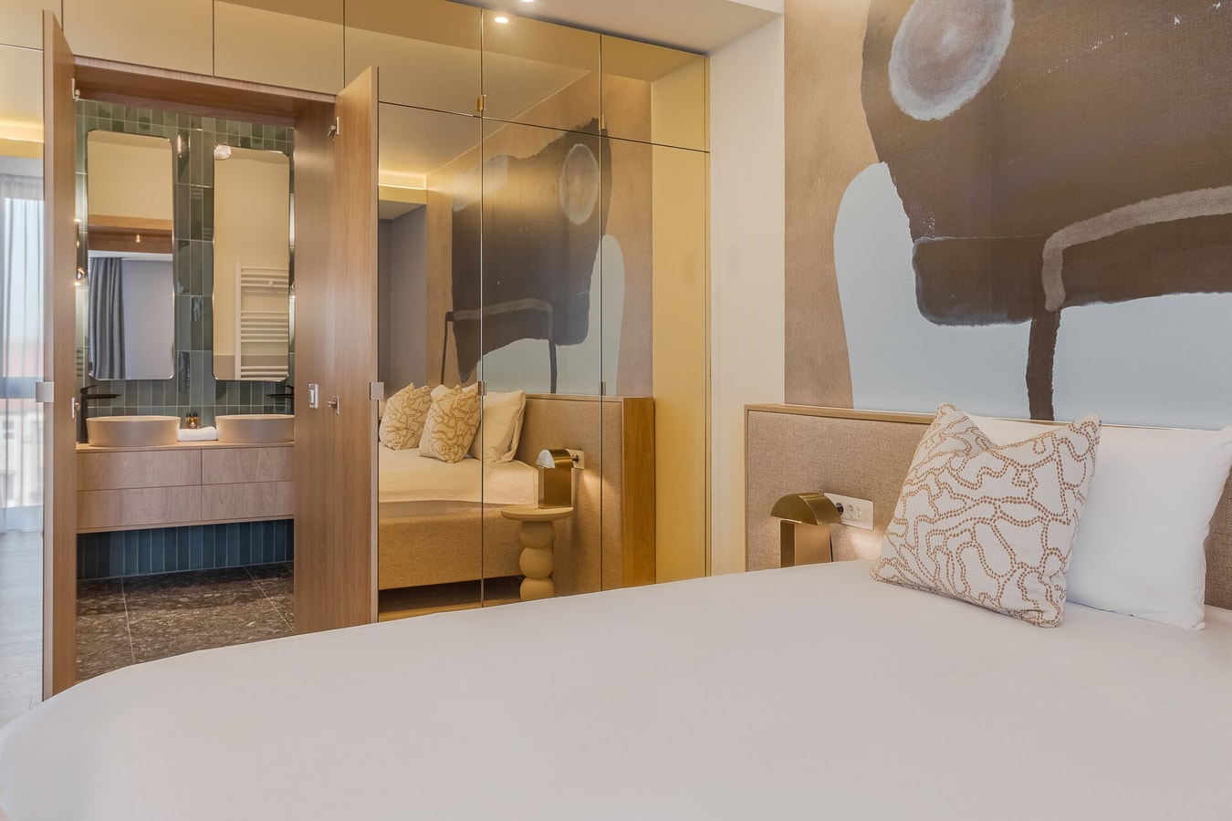 The Abstract 17 FlatWhite Properties