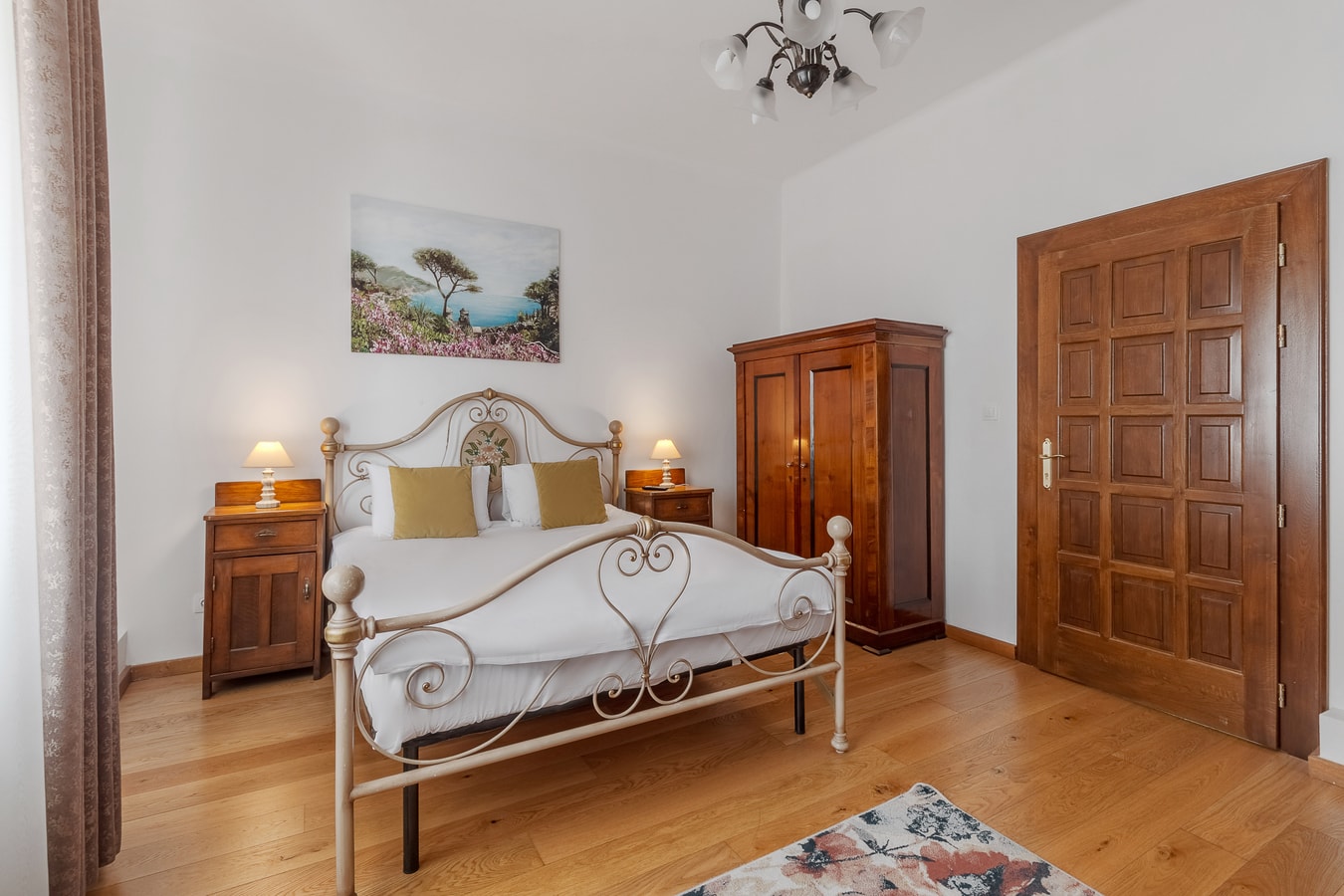 Casa Bella (entire villa) 9 FlatWhite Properties