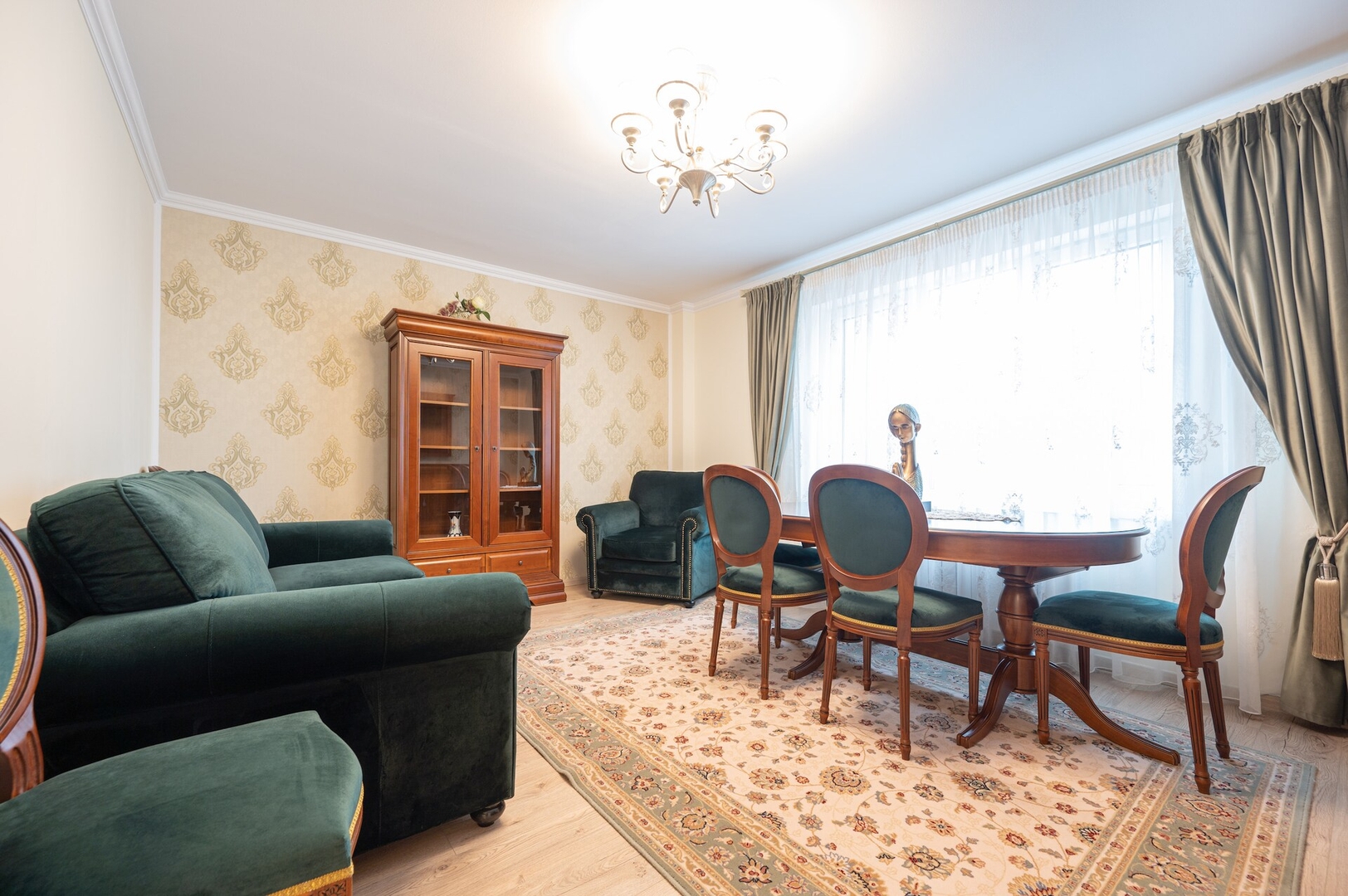 Dragos Flat 15 FlatWhite Properties