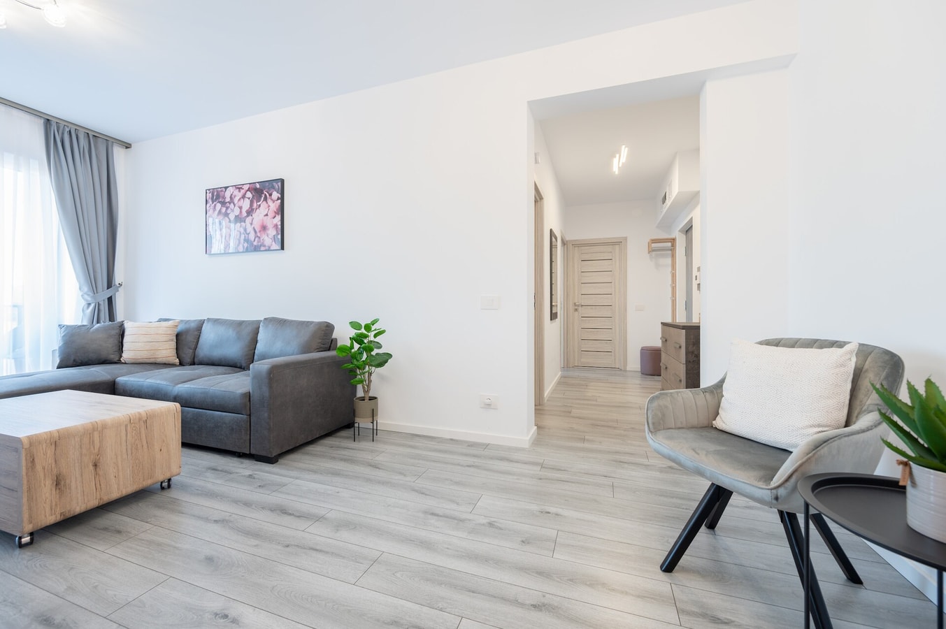 Grey 704, apartment with balcony 8 FlatWhite Properties