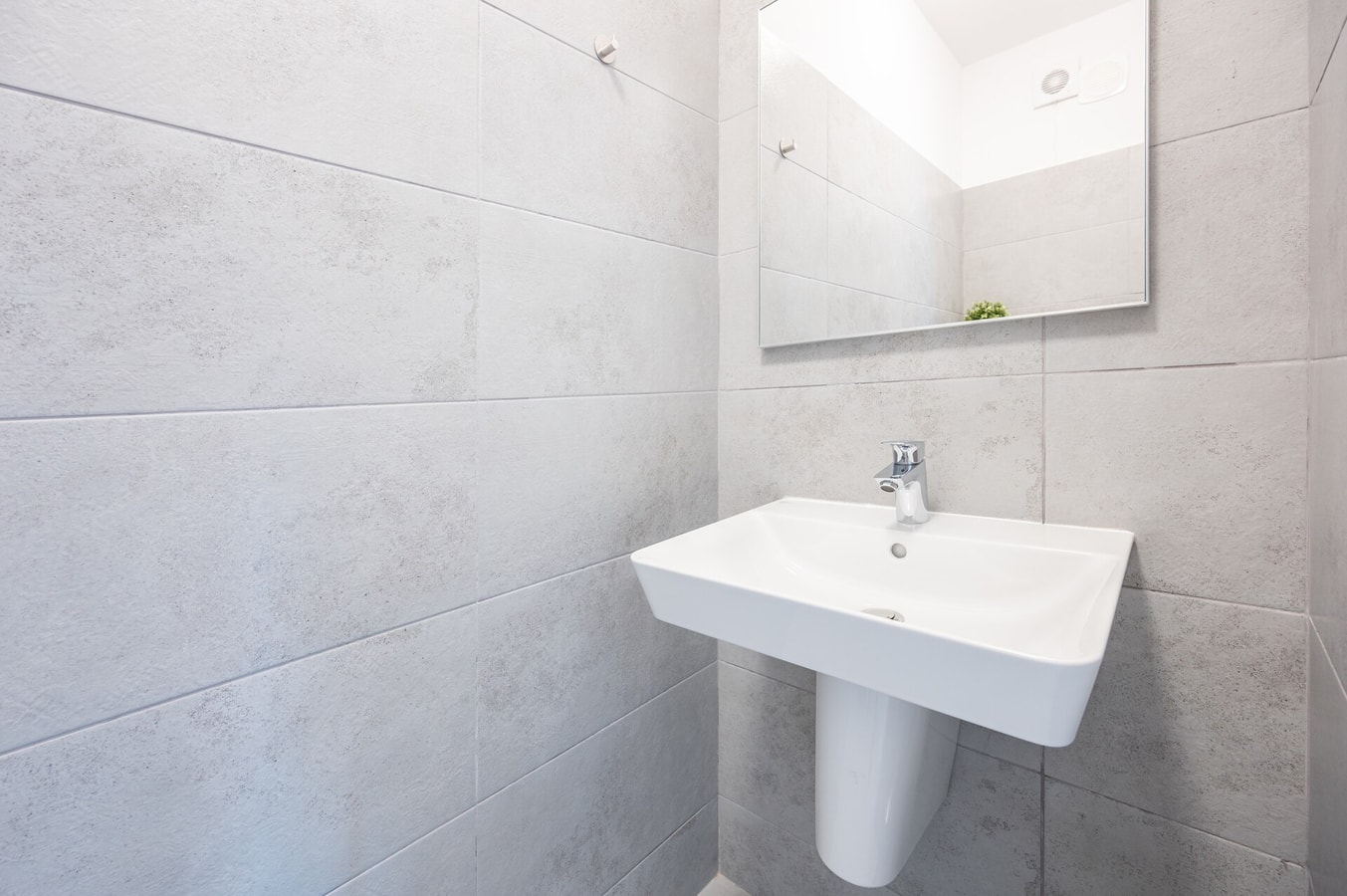 West Flat 14 FlatWhite Properties