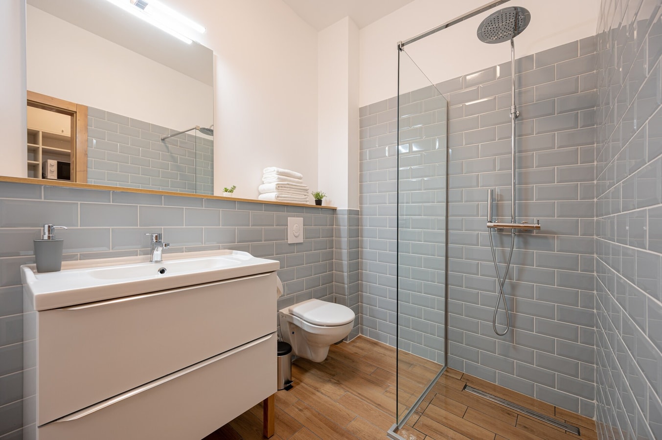 Central Park Three, Room in City Centre 5 FlatWhite Properties