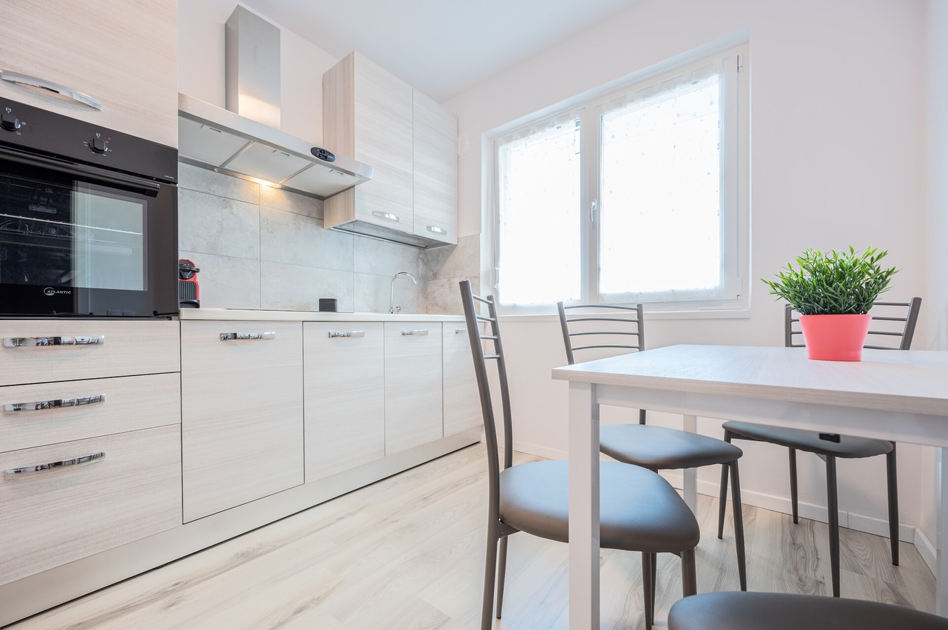 West Flat 6 FlatWhite Properties