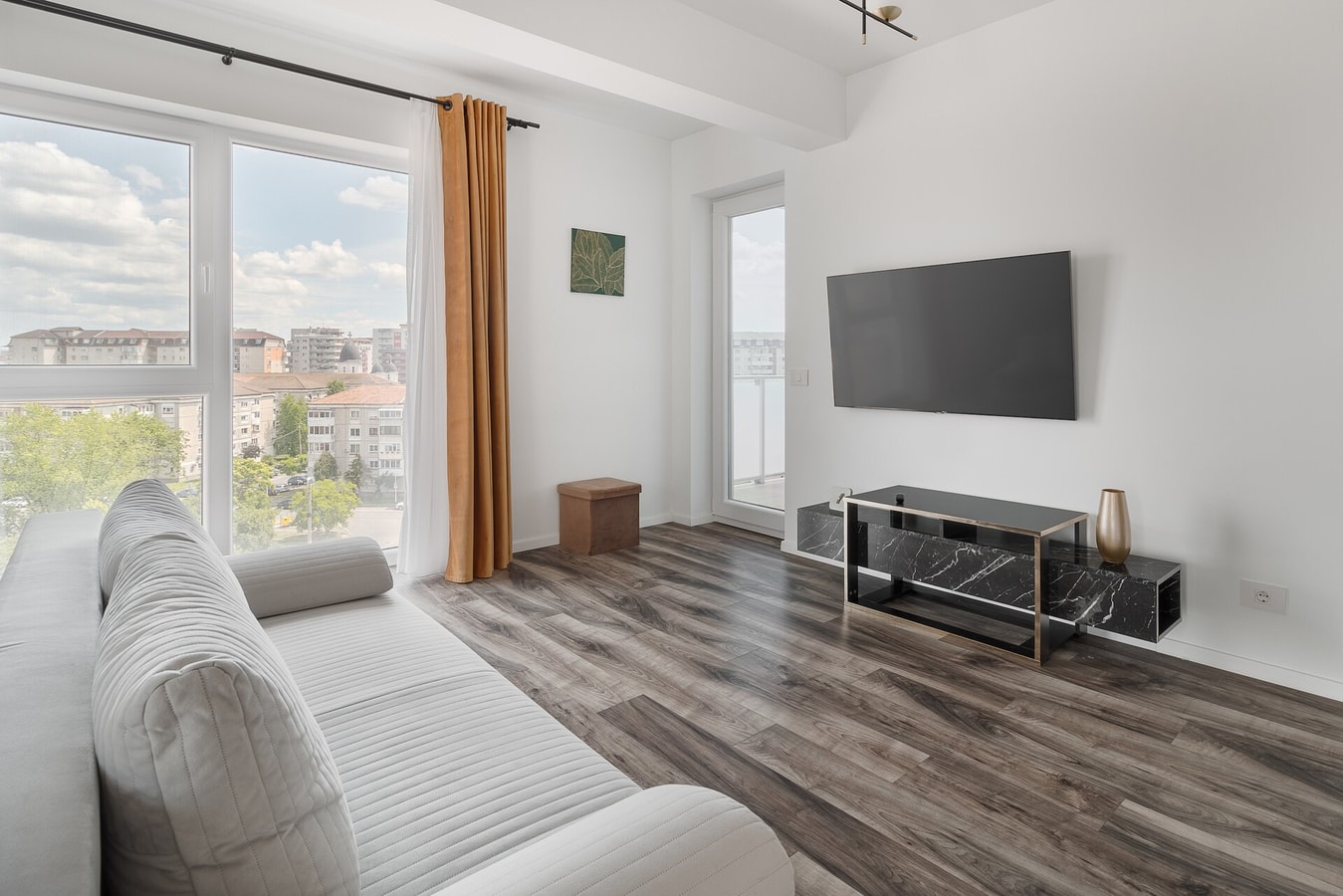 Palm Spring 5 FlatWhite Properties