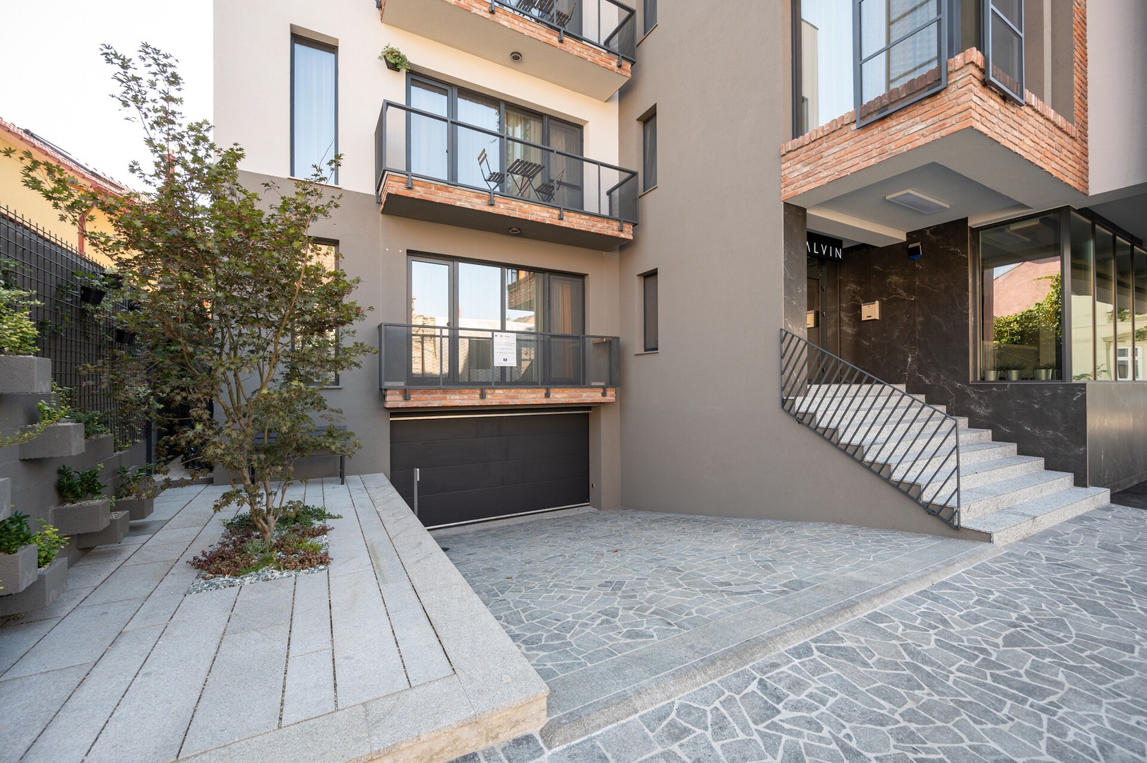Calvin Six 21 FlatWhite Properties