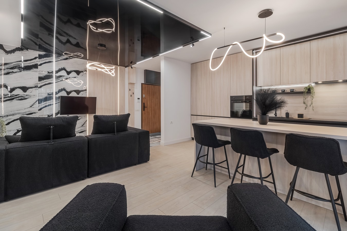 Lumiere Black 5 FlatWhite Properties