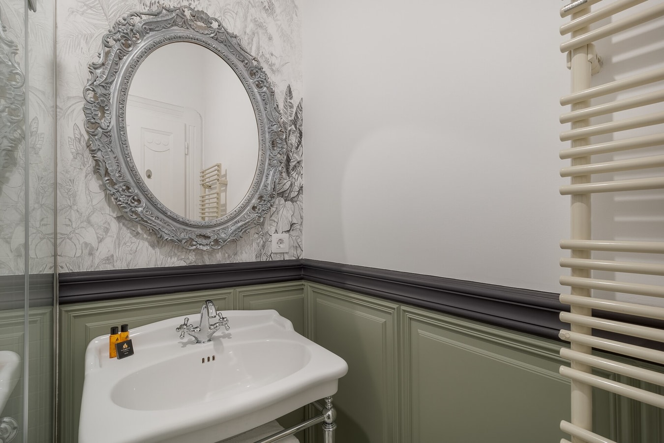 Arta Residence One 8 FlatWhite Properties