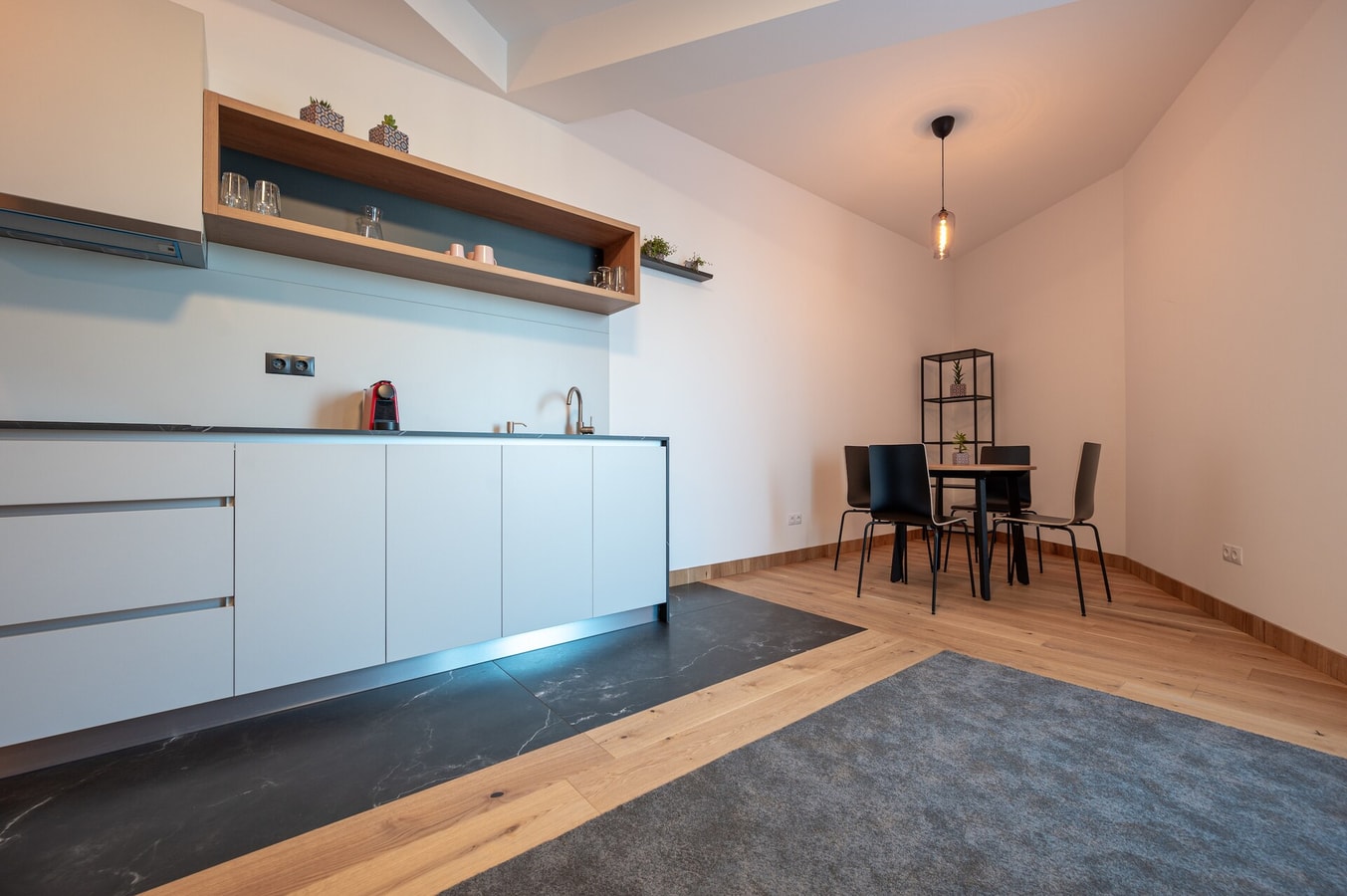 Calvin Six 8 FlatWhite Properties