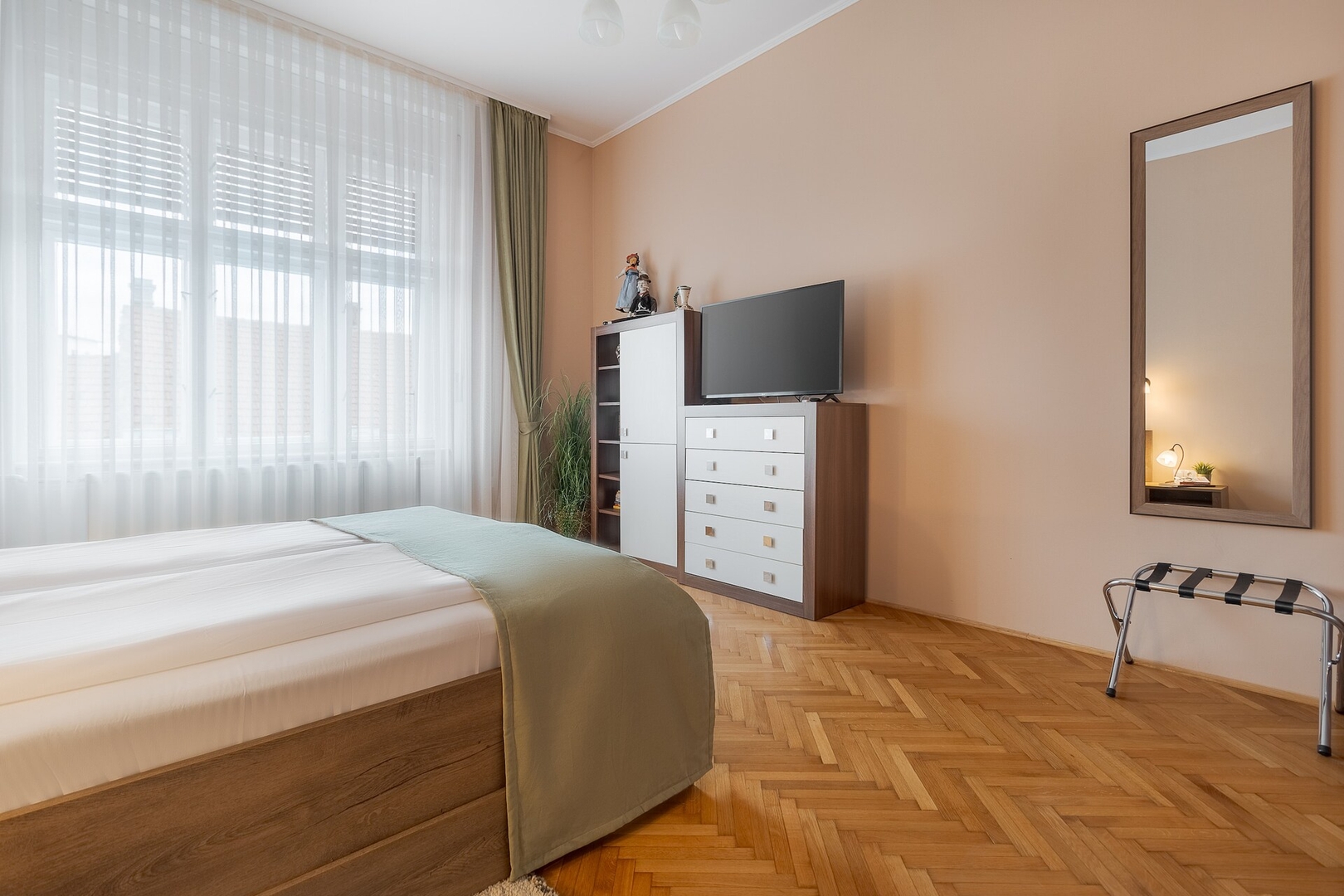 Il Teatro 11 FlatWhite Properties