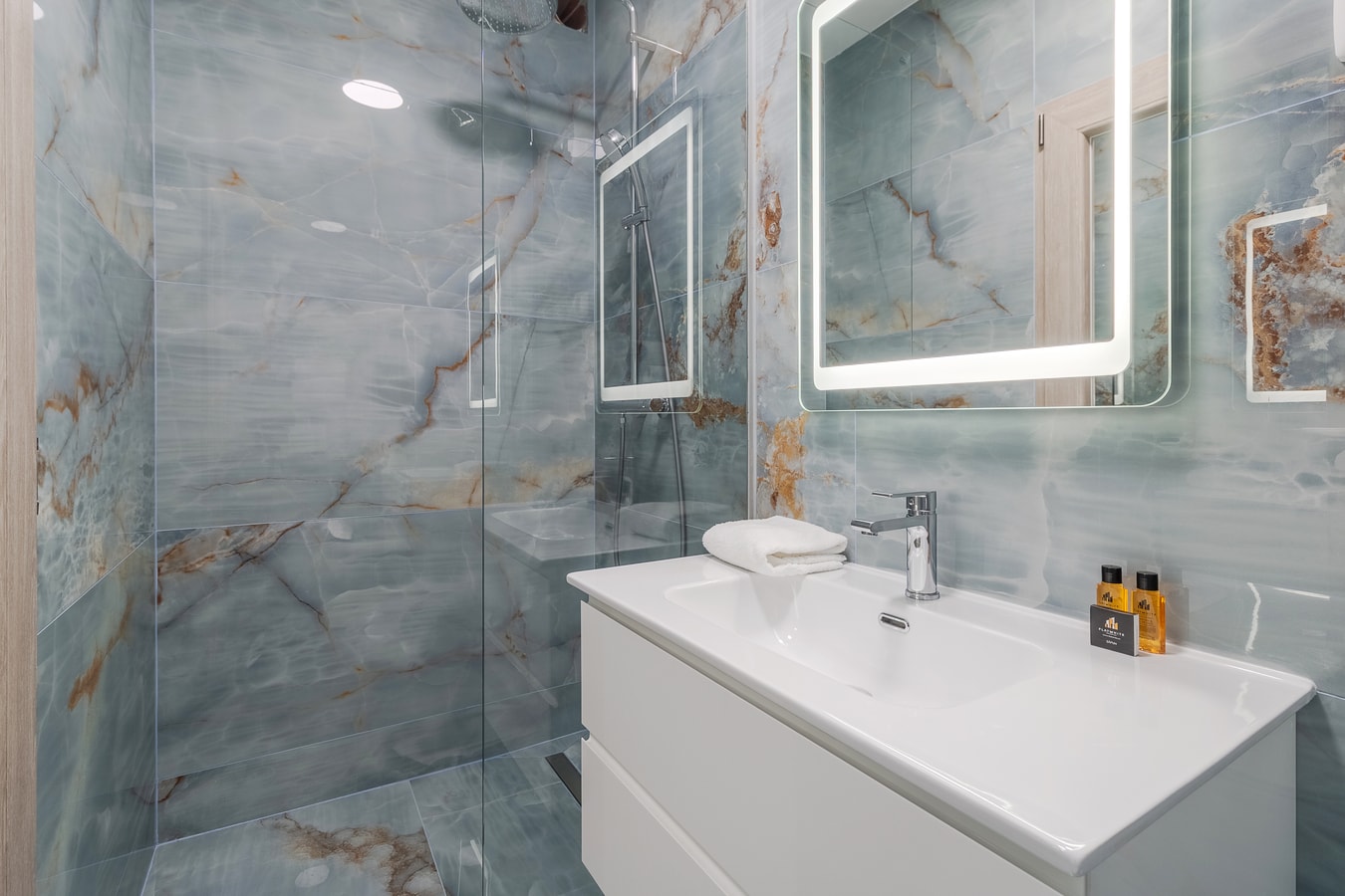 Neutral Nest 17 FlatWhite Properties