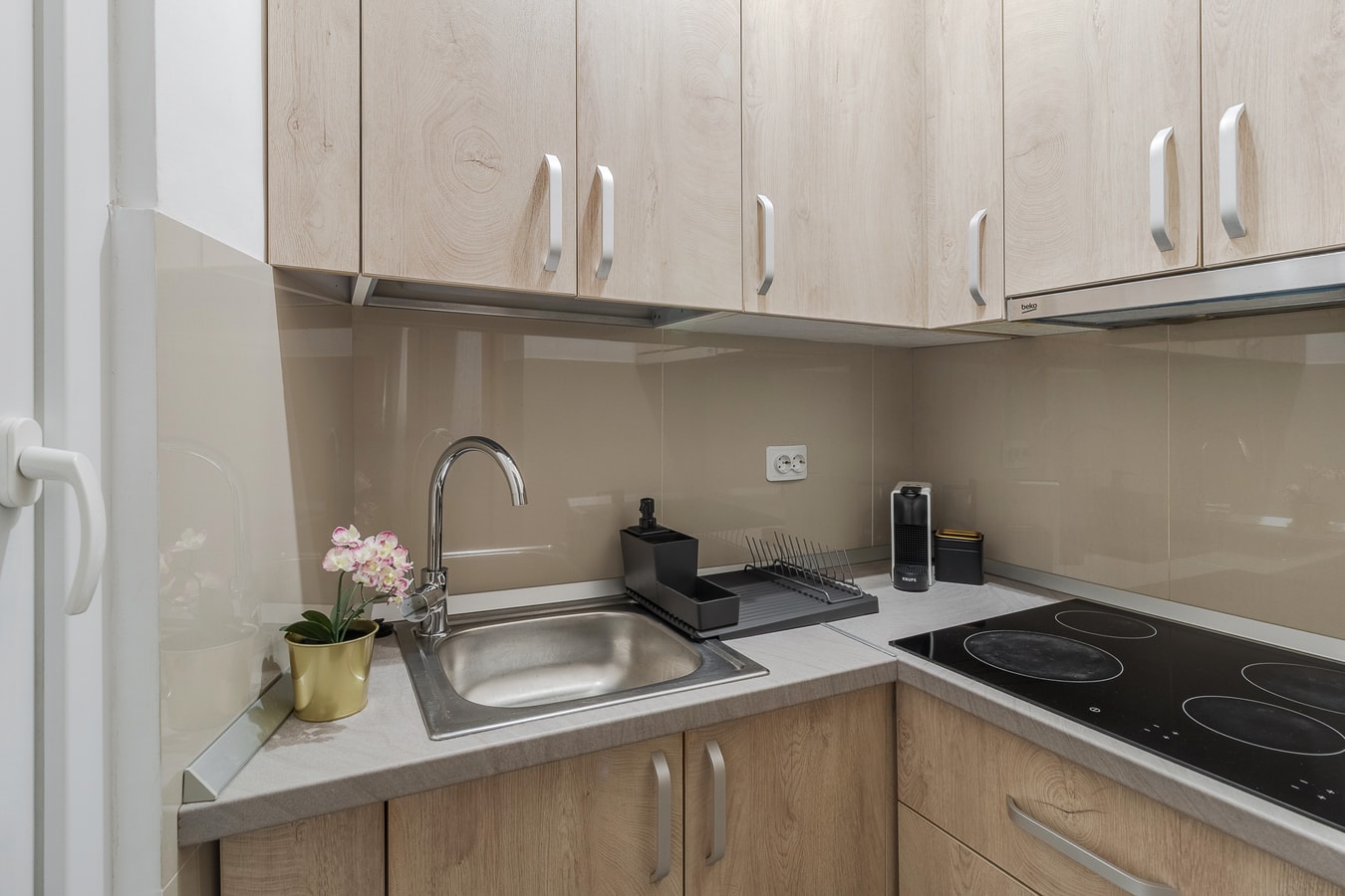 Eden Central Stay 10 FlatWhite Properties