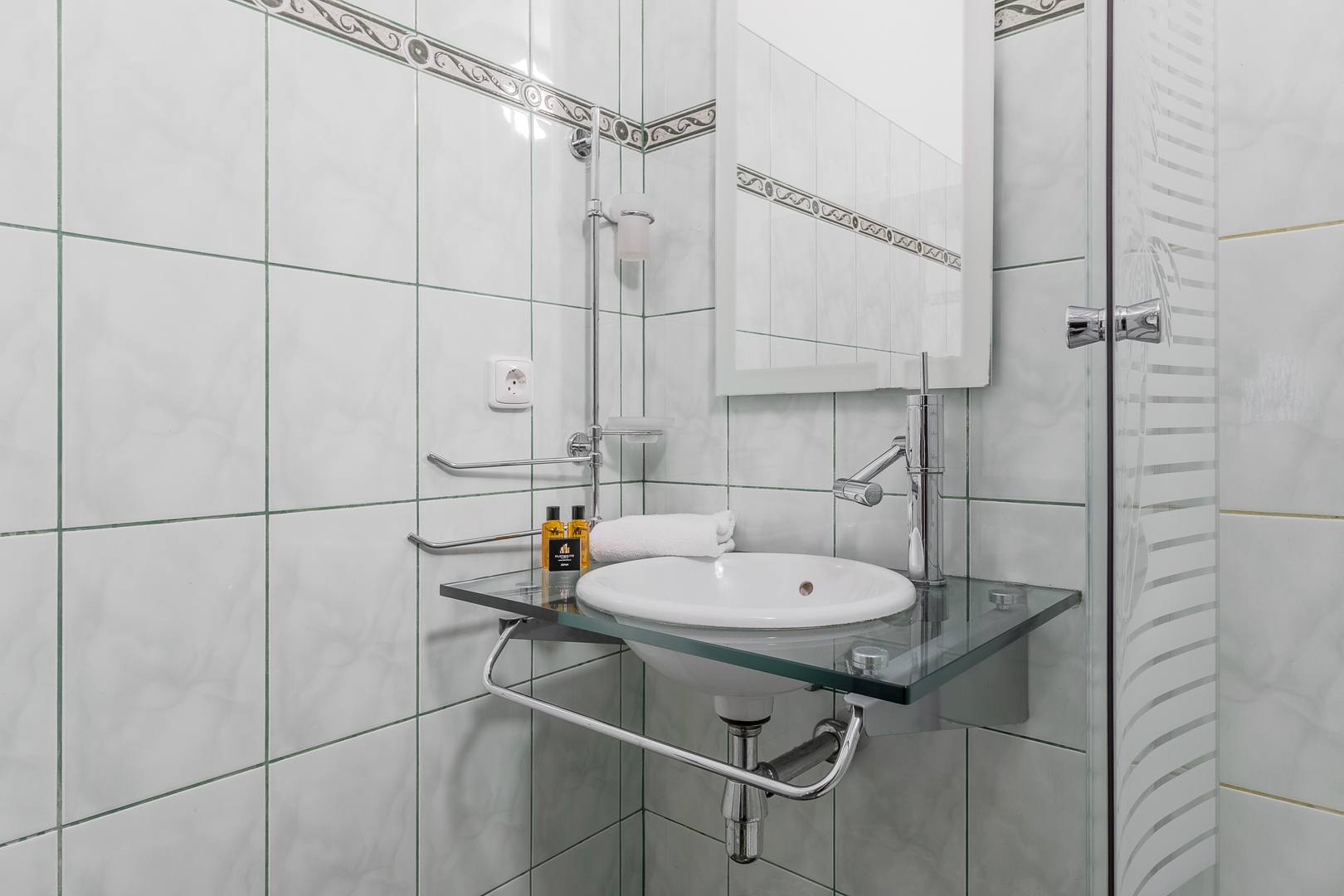 Scala Flat 12 FlatWhite Properties