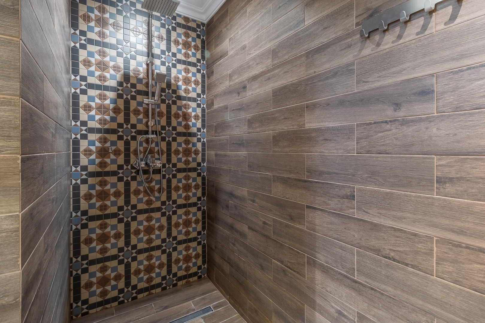Dozsa Residence Three, split level apartment 18 FlatWhite Properties