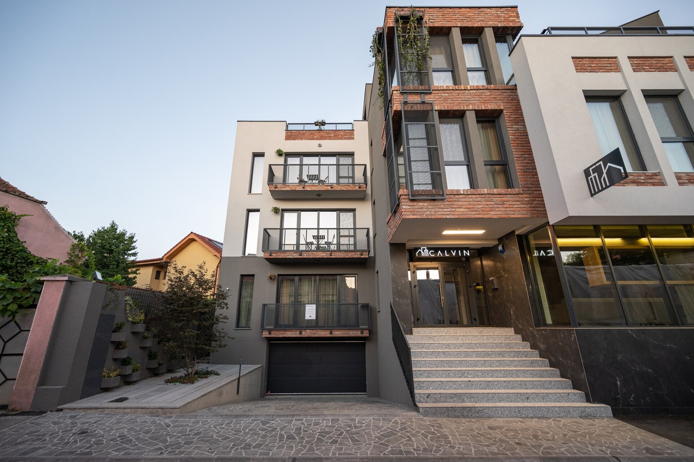 Calvin Six 15 FlatWhite Properties