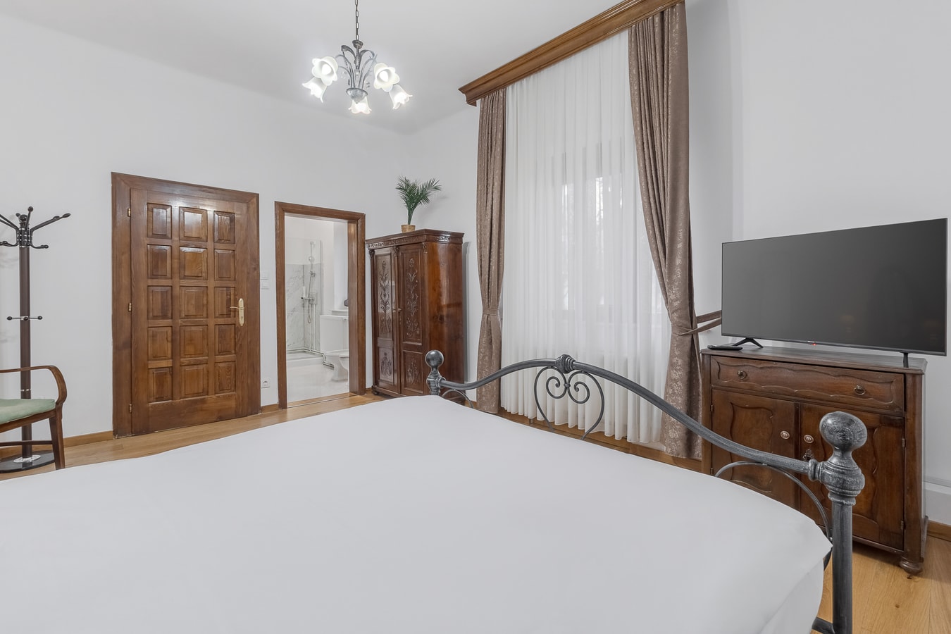 Casa Bella (entire villa) 28 FlatWhite Properties