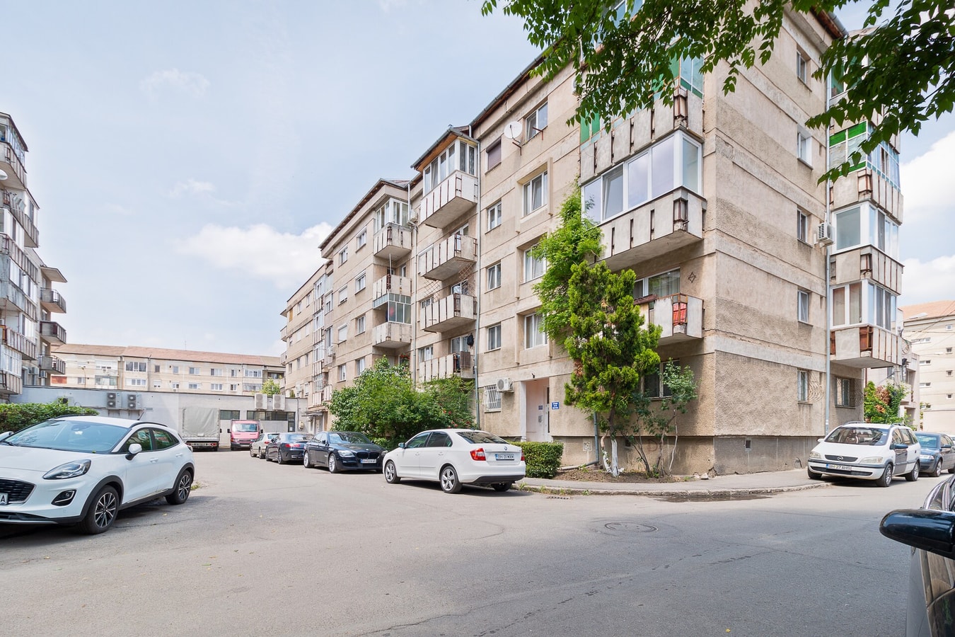 Decebal Flat 14 FlatWhite Properties