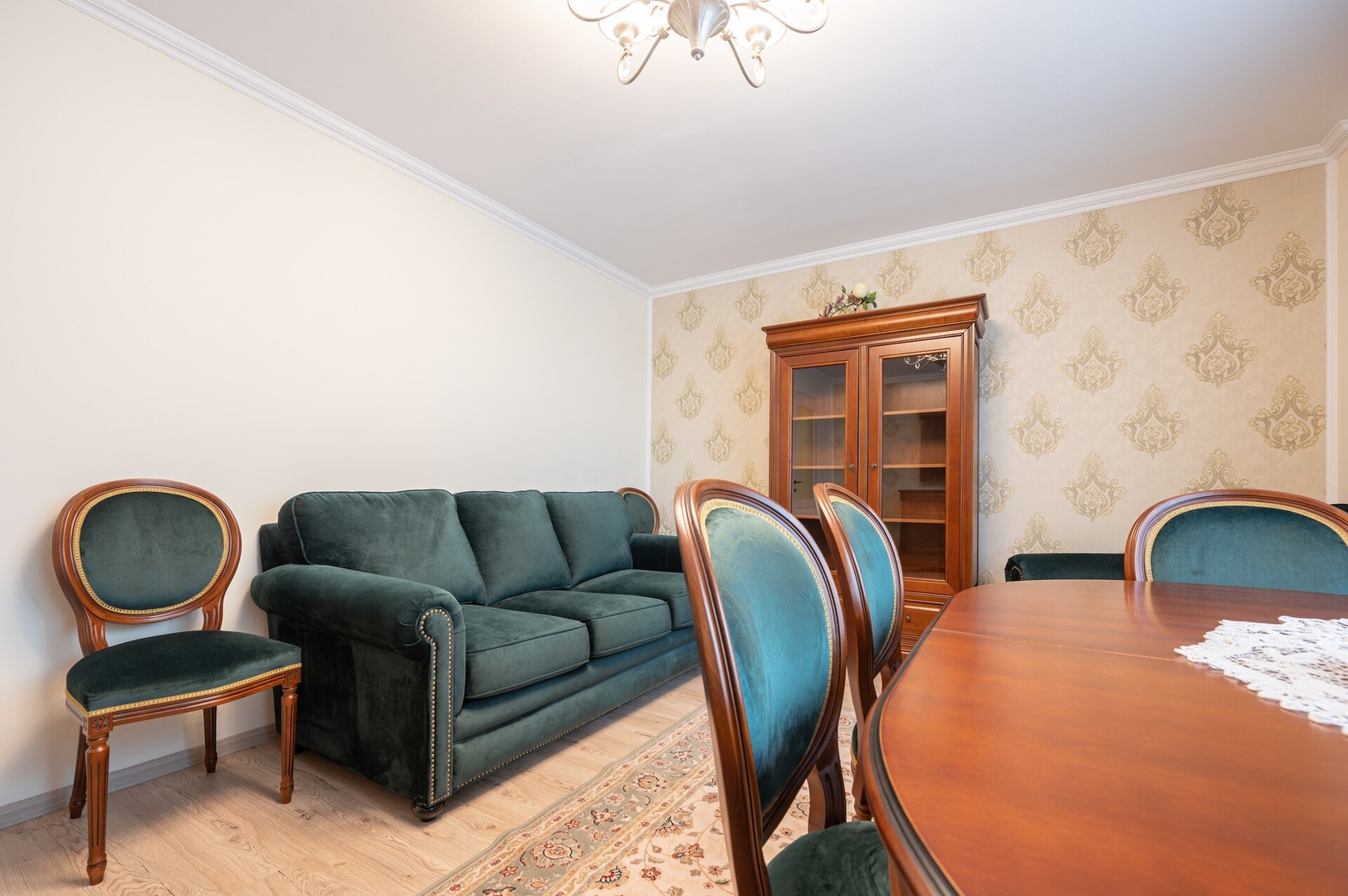 Dragos Flat 12 FlatWhite Properties